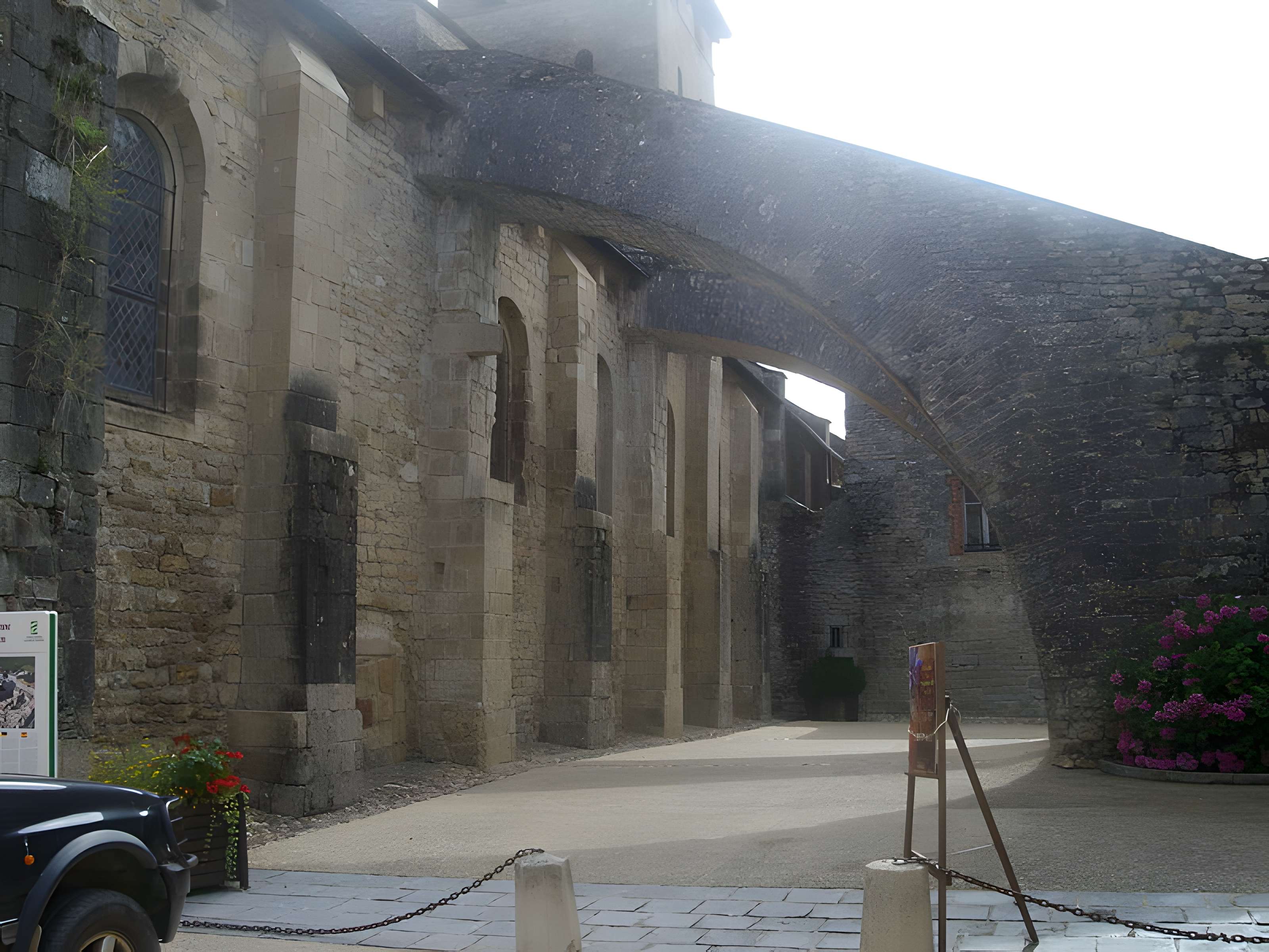 Église Saint-Pierre de Varen
