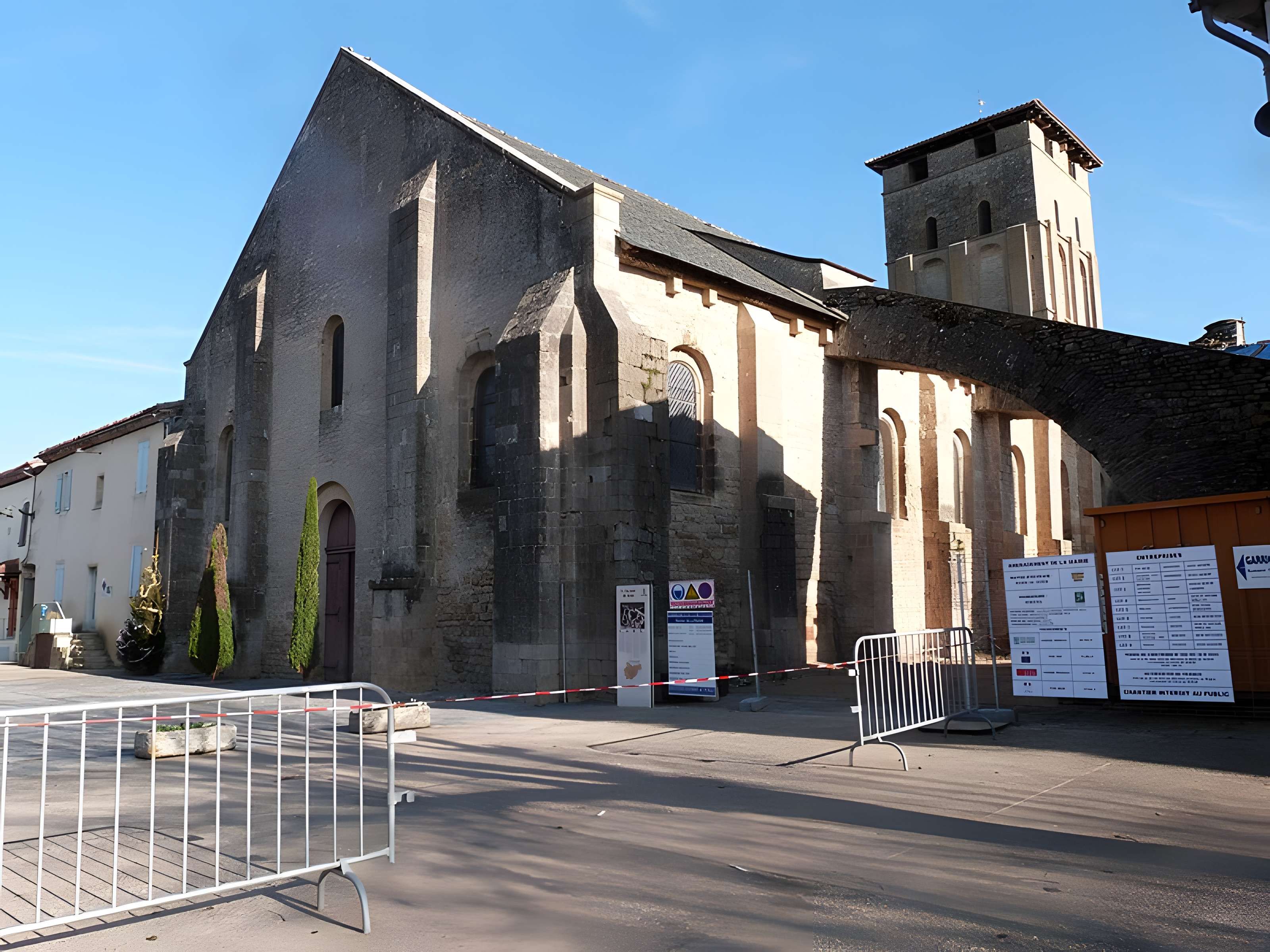 Église Saint-Pierre de Varen