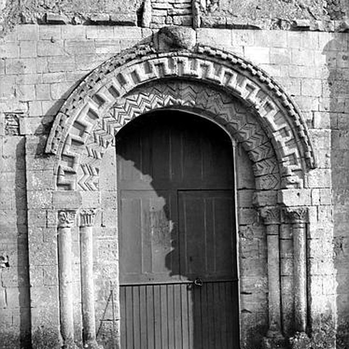 Photo de Église Saint-Pierre de Vienne-en-Bessin