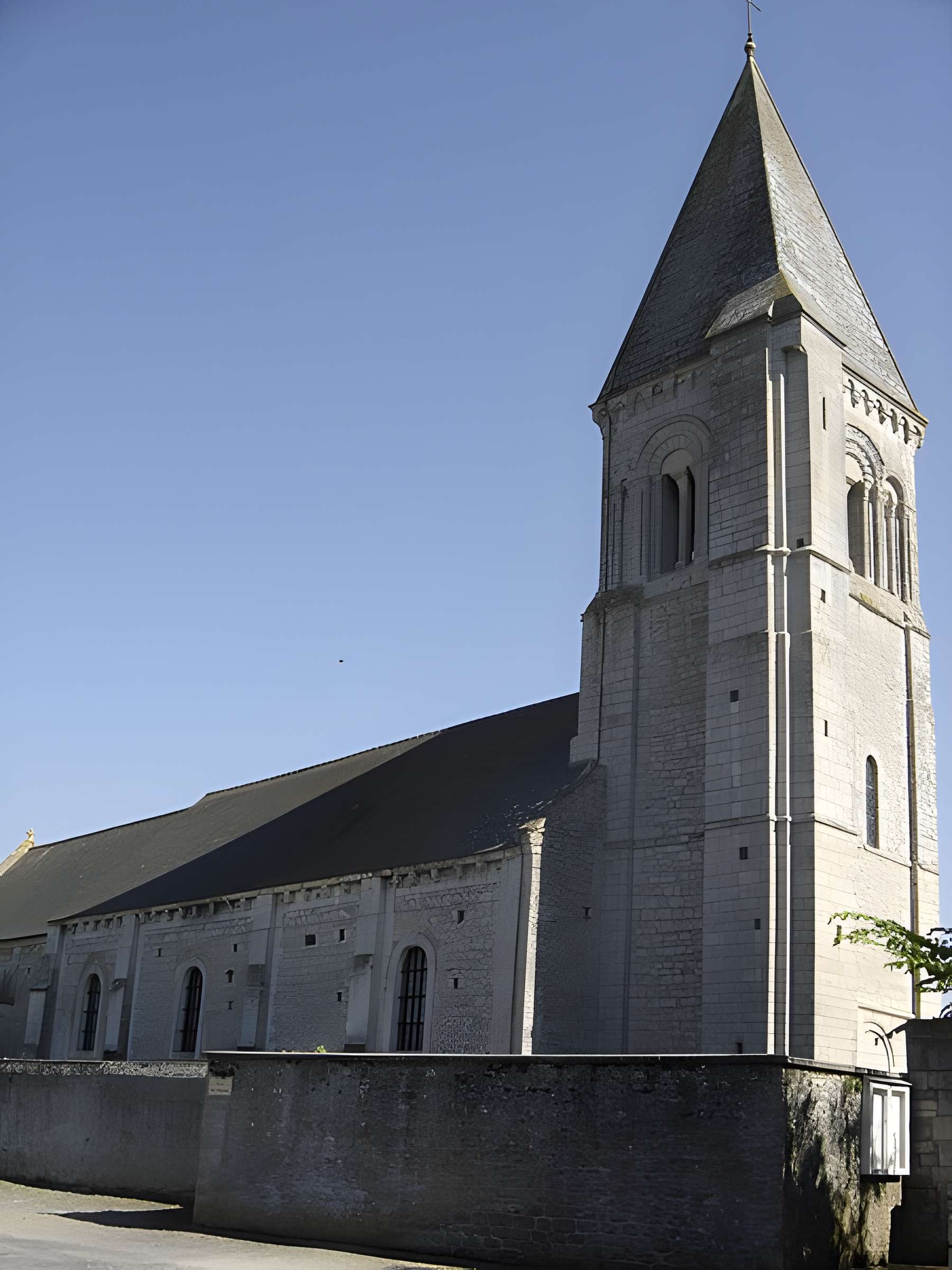 Église Saint-Pierre de Vienne-en-Bessin