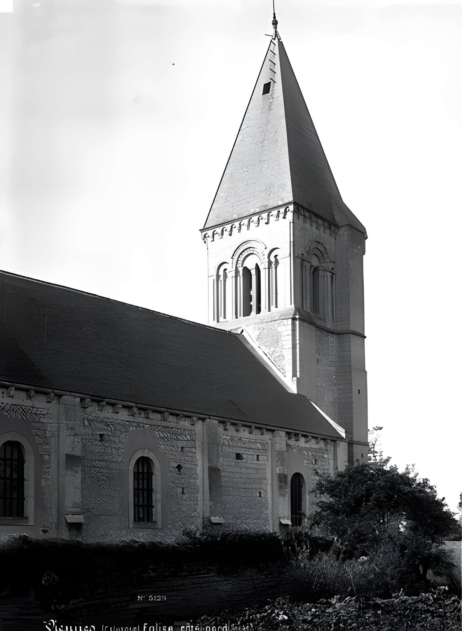 Église Saint-Pierre de Vienne-en-Bessin