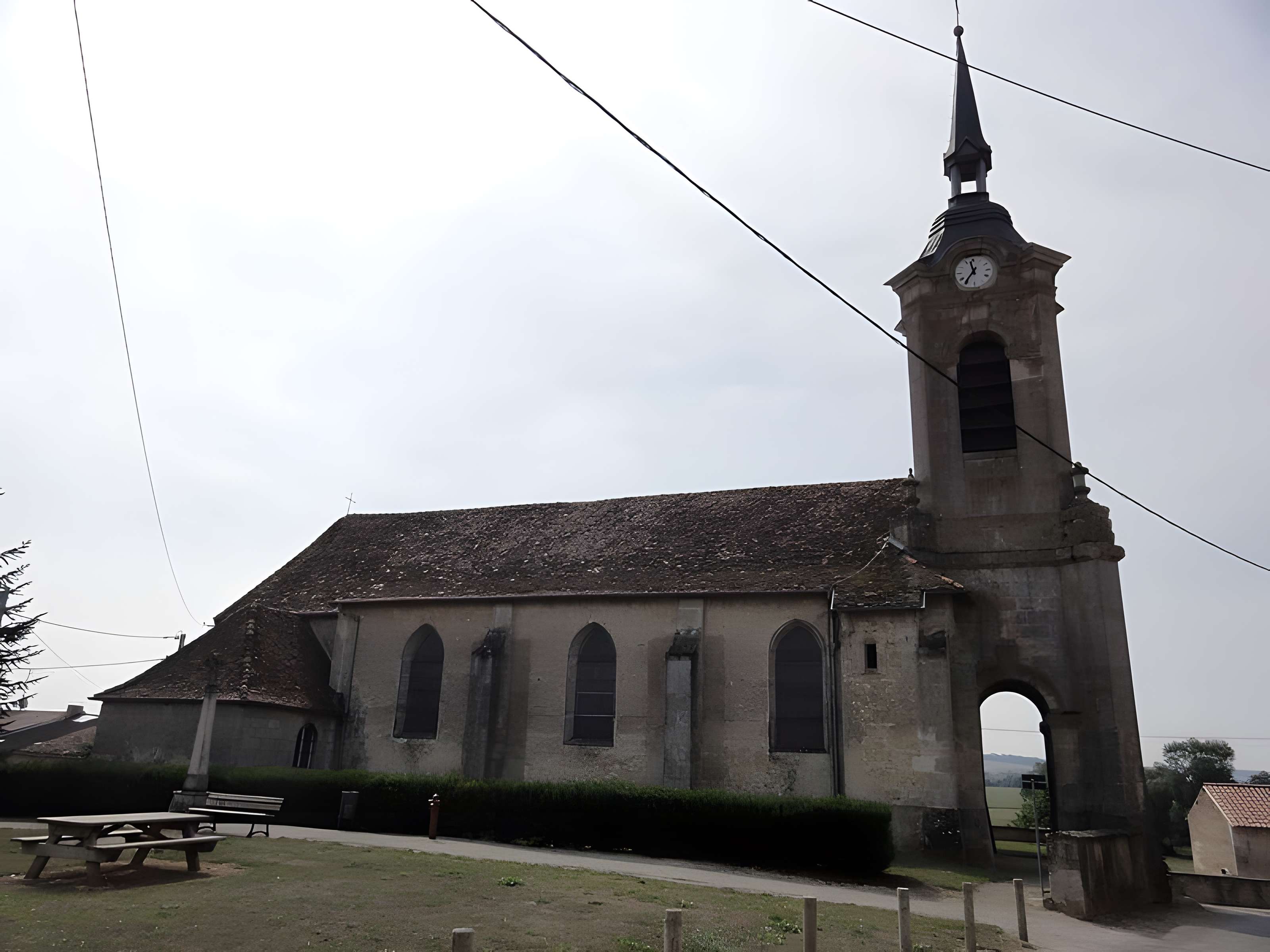 Église Saint-Pierre de Ville-Issey 
