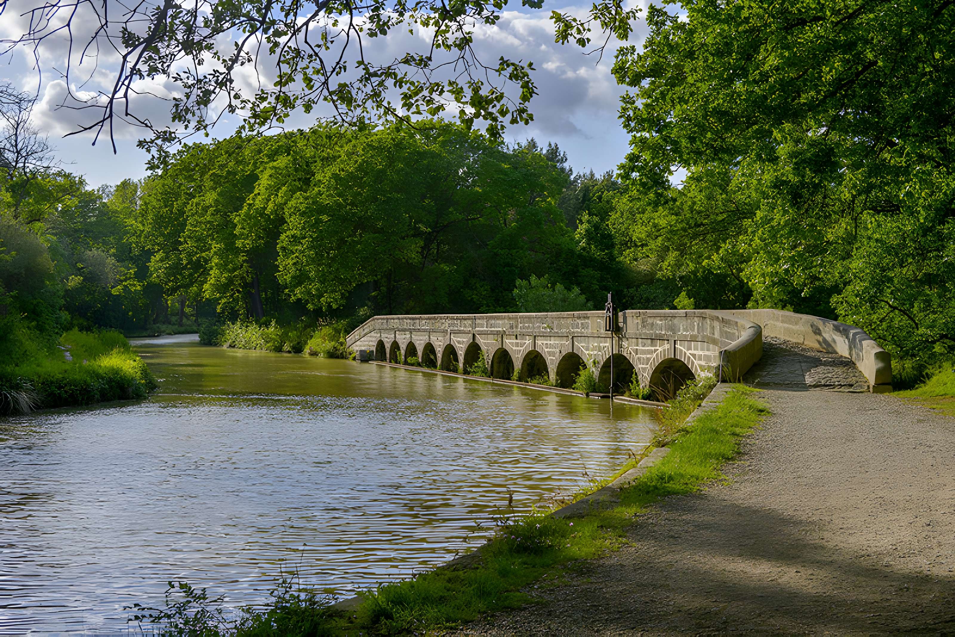Canal du Midi : Épanchoir de l'Argent-Double