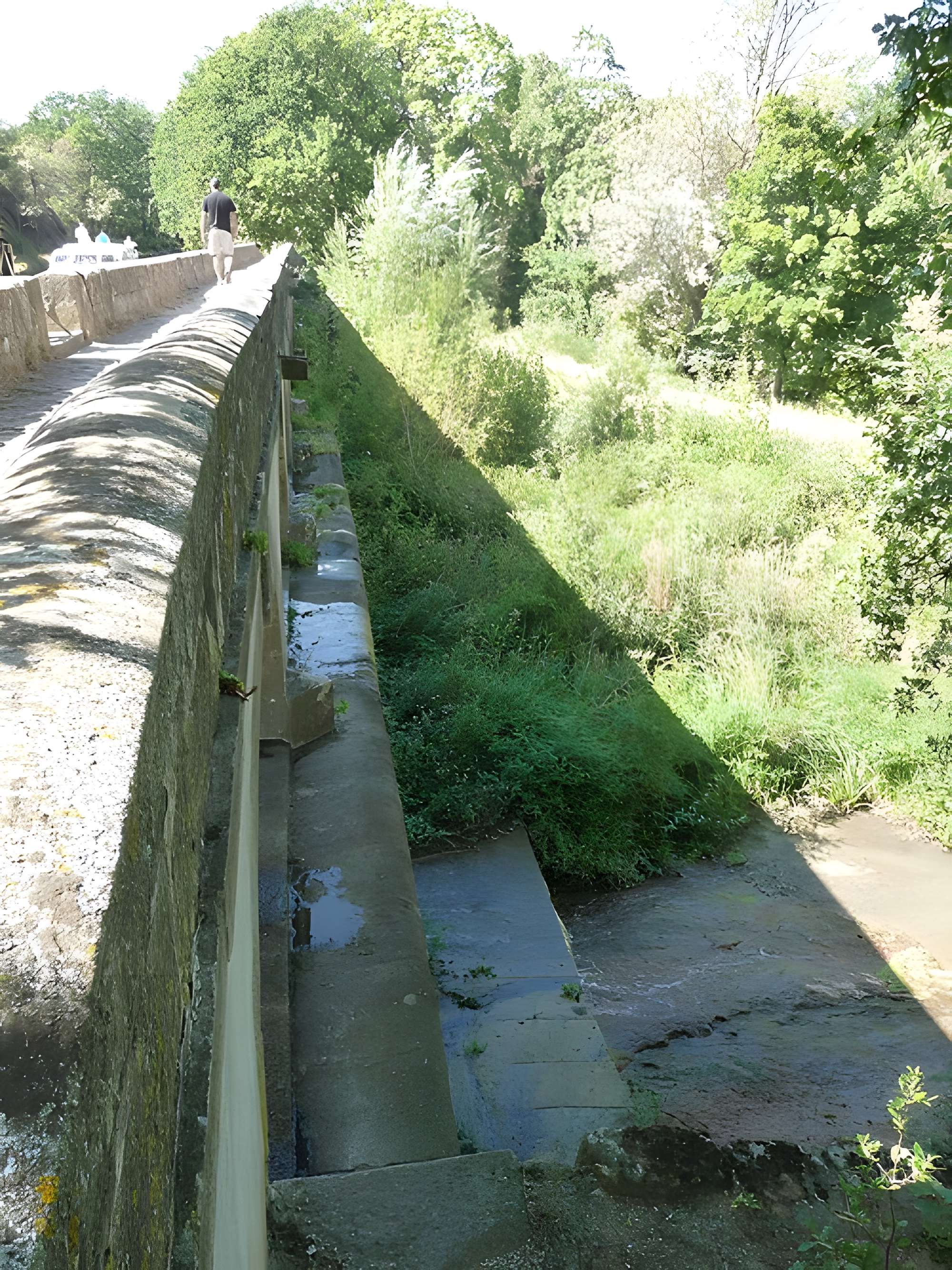 Canal du Midi : Épanchoir de l'Argent-Double