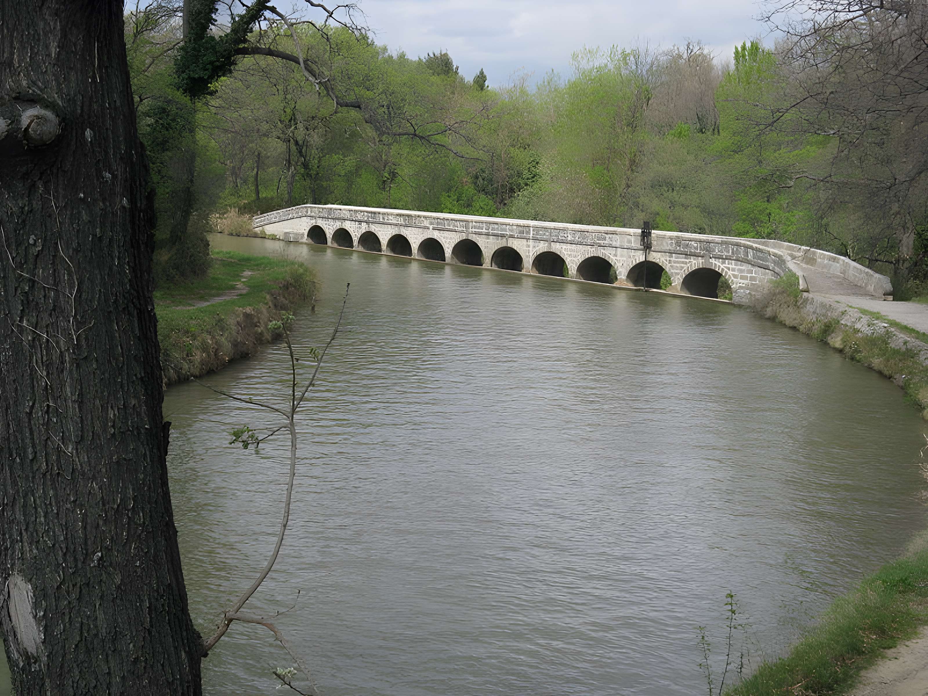 Canal du Midi : Épanchoir de l'Argent-Double