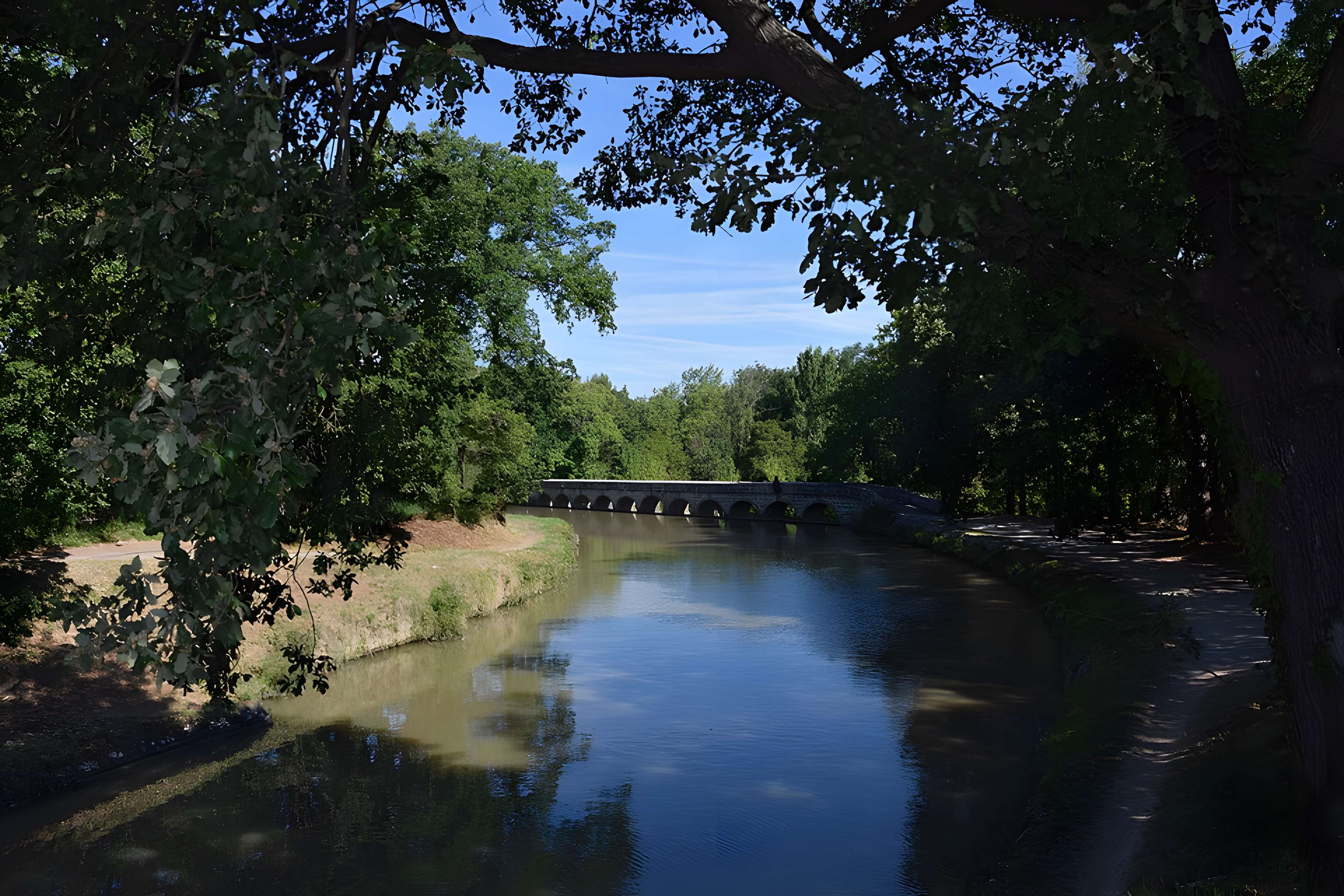 Canal du Midi : Épanchoir de l'Argent-Double