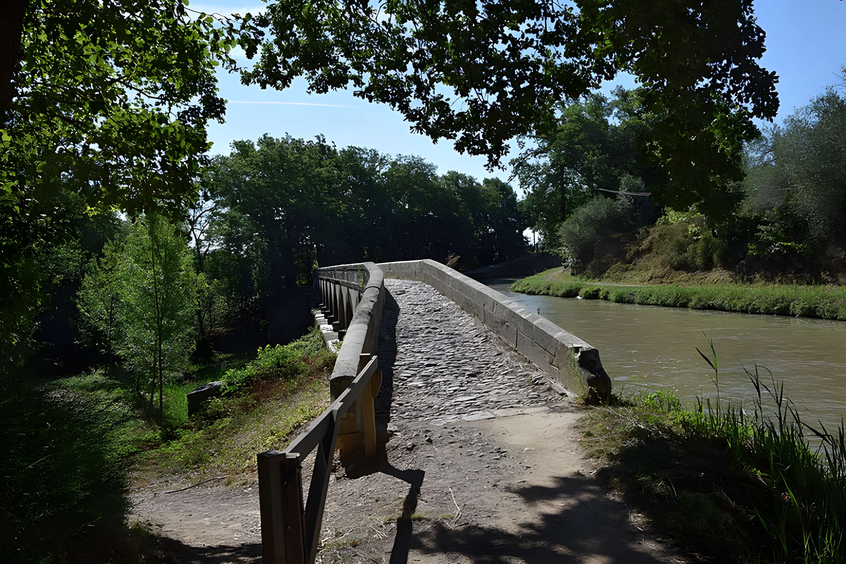 Canal du Midi : Épanchoir de l'Argent-Double