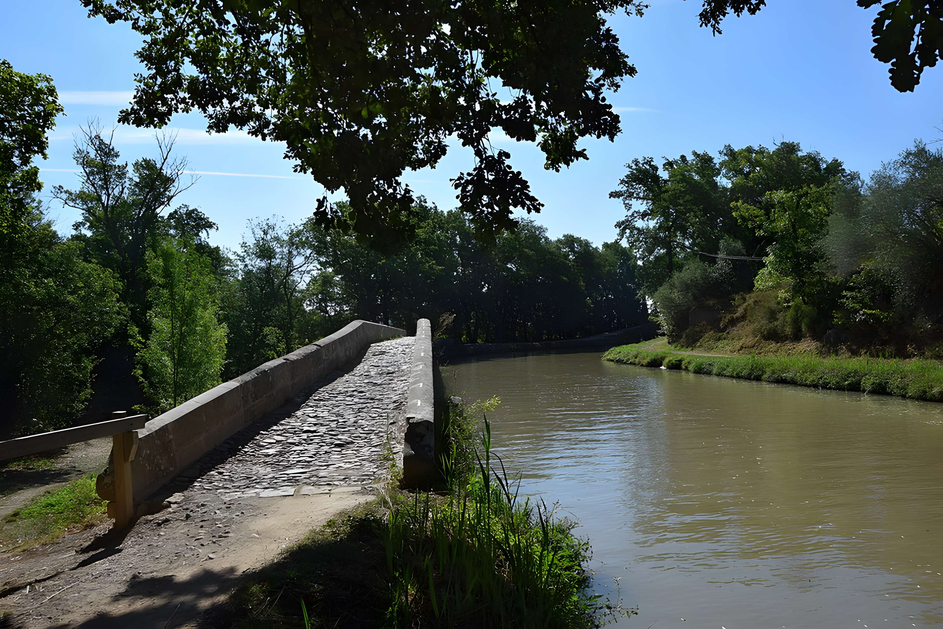Canal du Midi : Épanchoir de l'Argent-Double