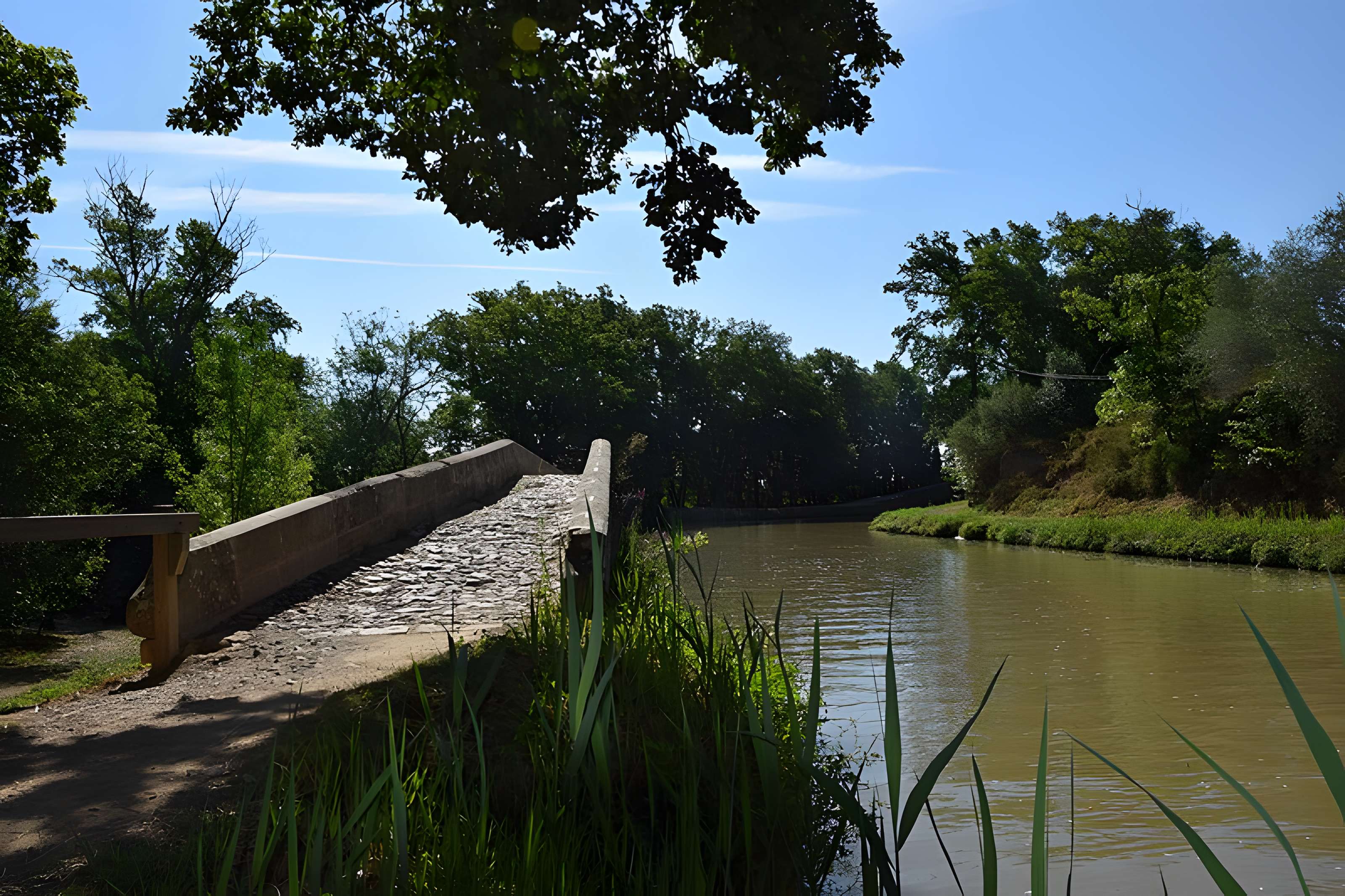 Canal du Midi : Épanchoir de l'Argent-Double