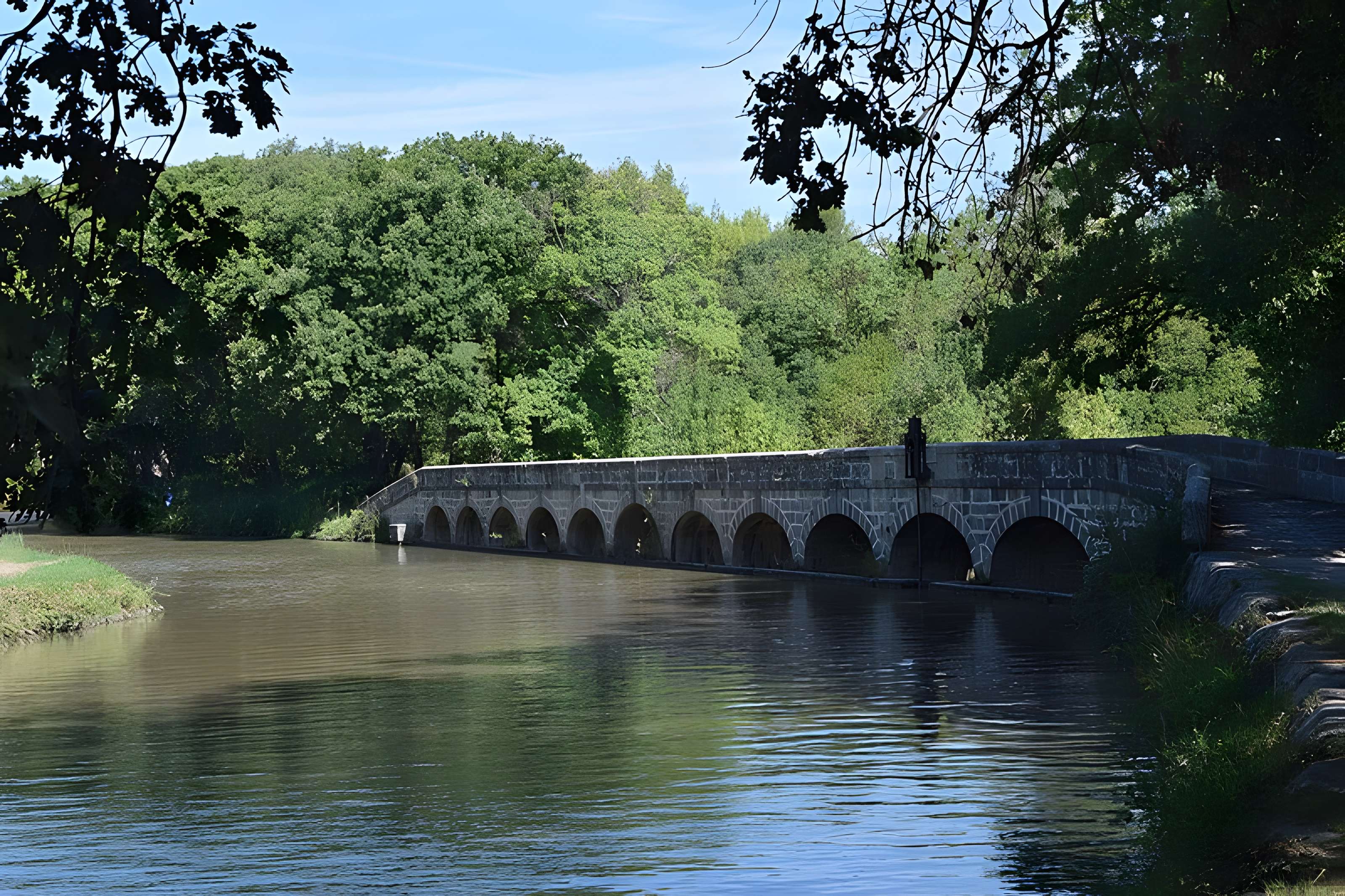 Canal du Midi : Épanchoir de l'Argent-Double