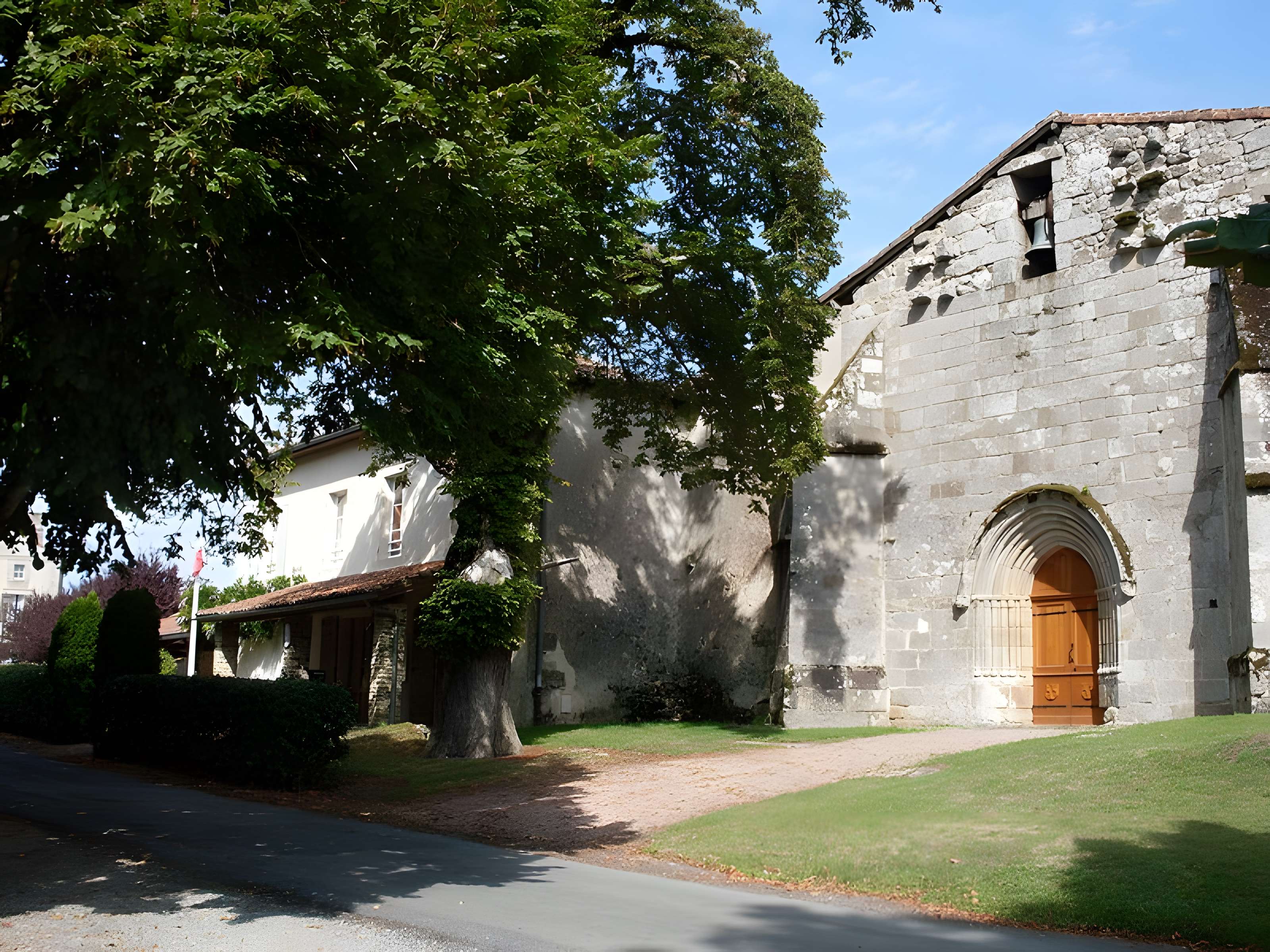 Église Saint-Pierre et Saint-Paul du Bourdeix 