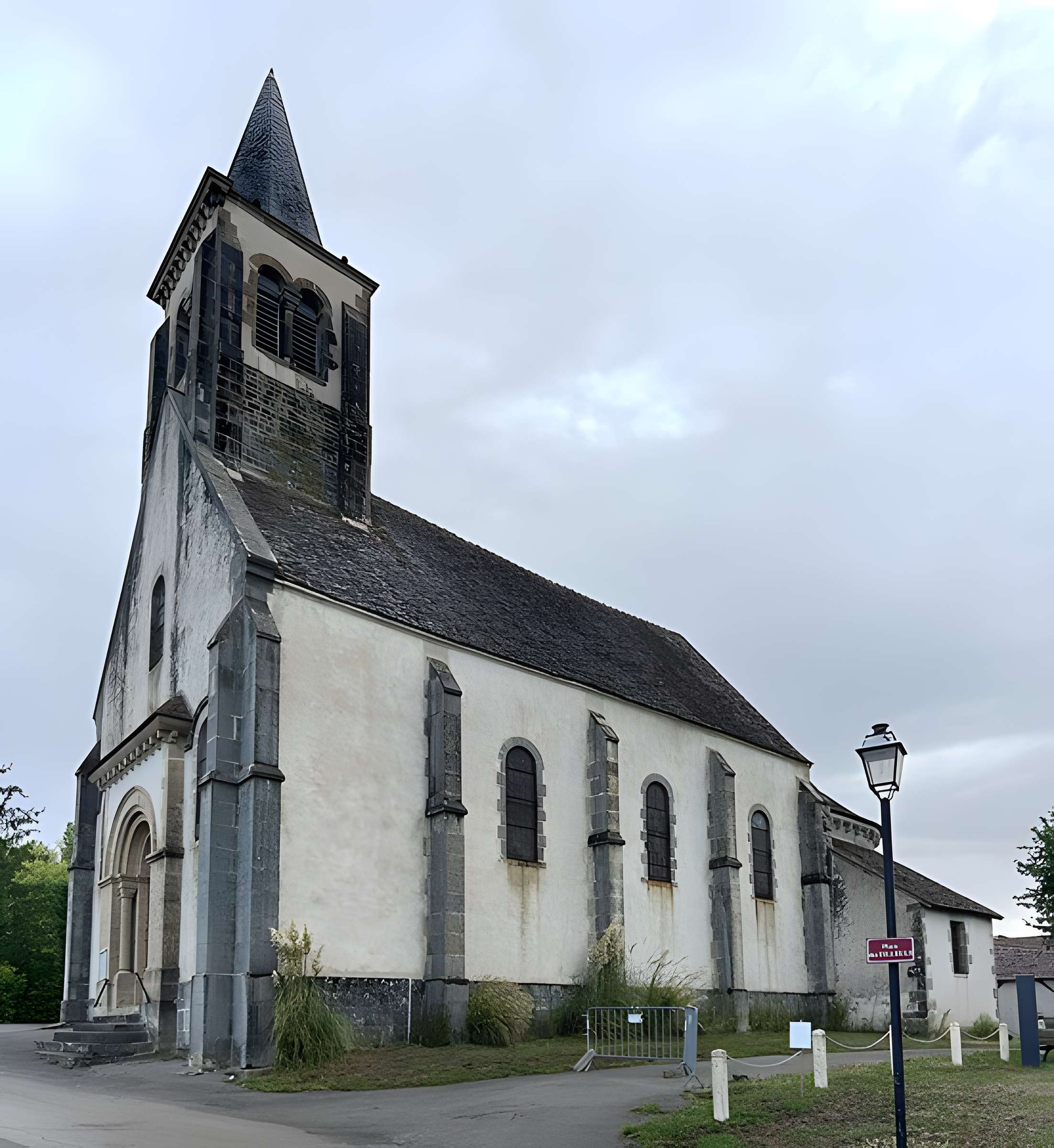 Église Saint-Pierre-aux-Liens de Neuville-lès-Decize