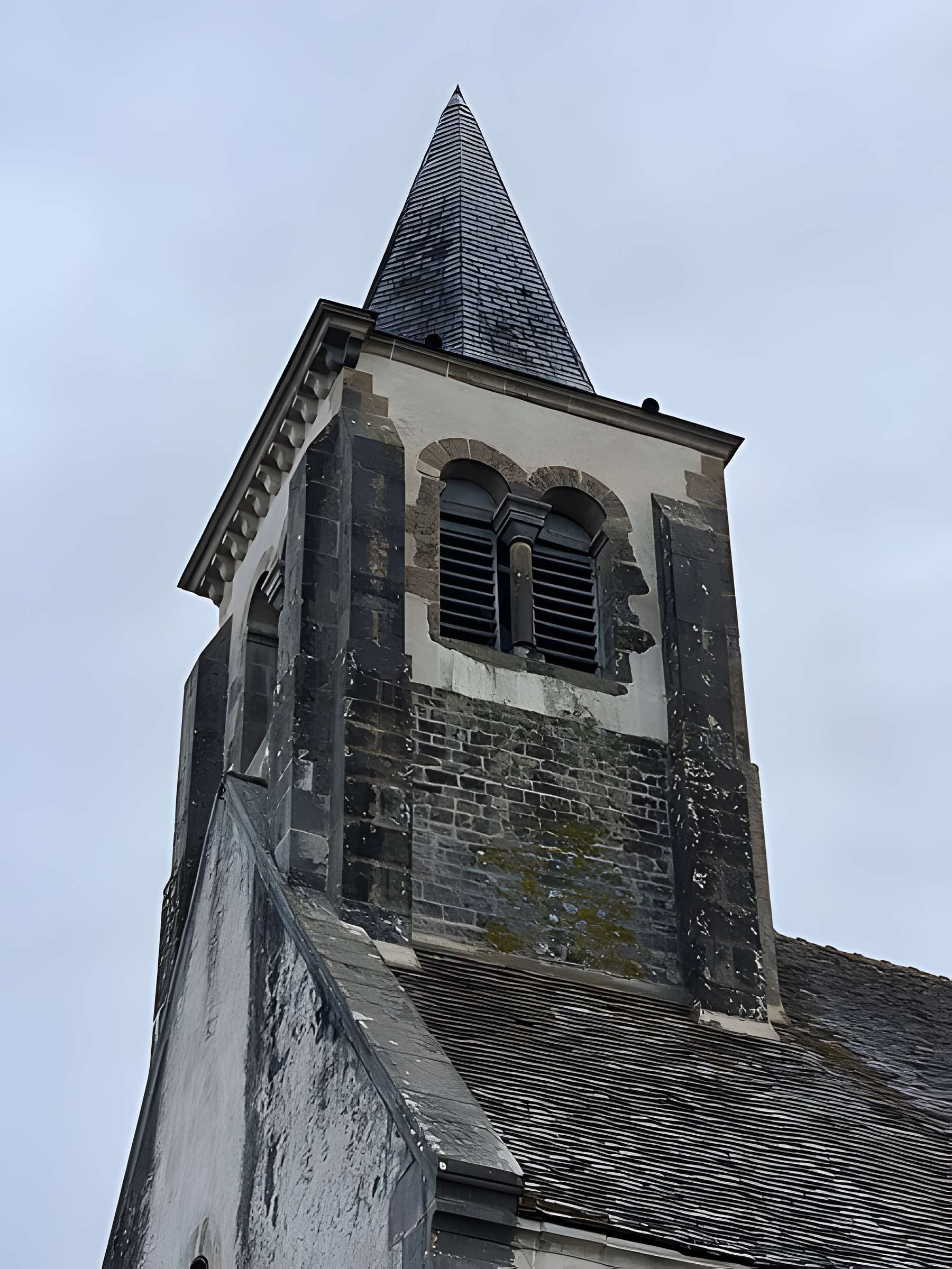 Église Saint-Pierre-aux-Liens de Neuville-lès-Decize