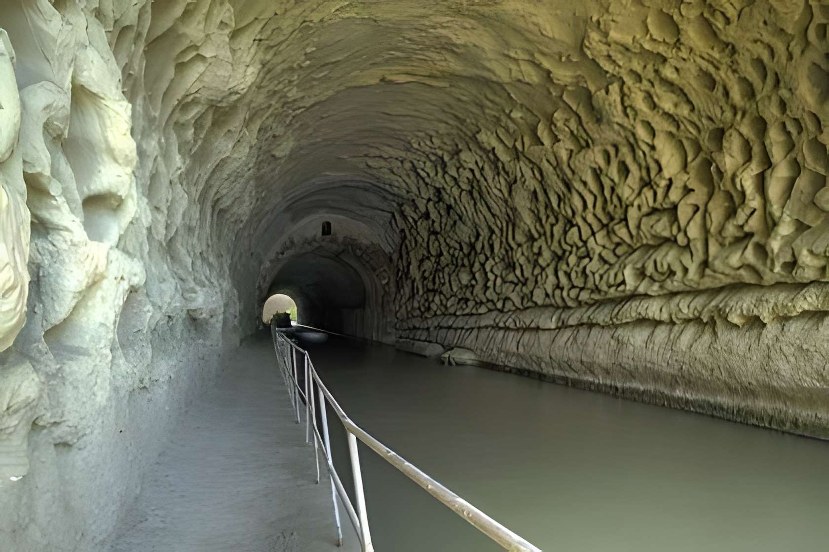 Canal du Midi Tunnel de Malpas 