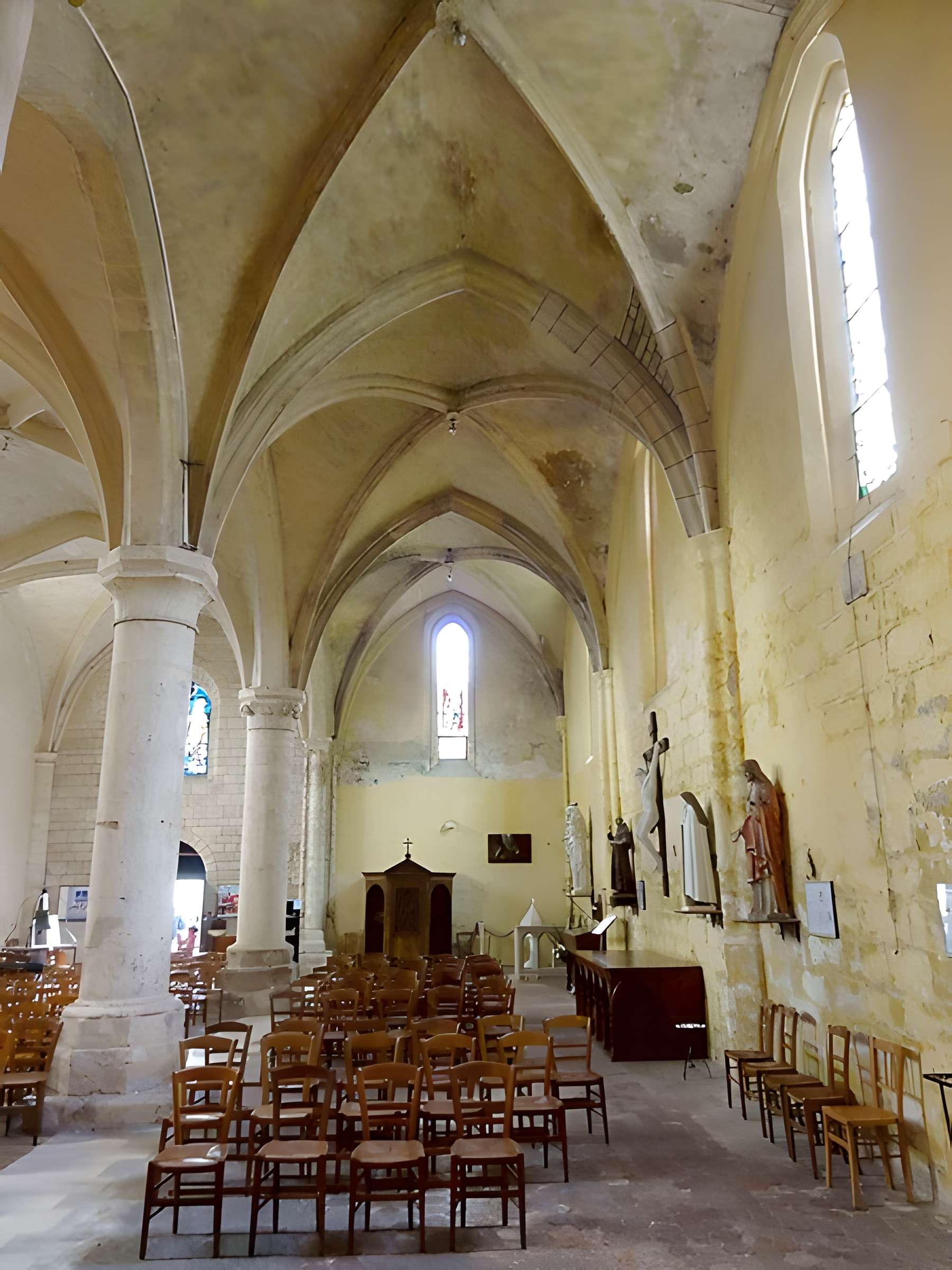 Église Saint-Pierre-aux-Liens de Vaux-sur-Seine