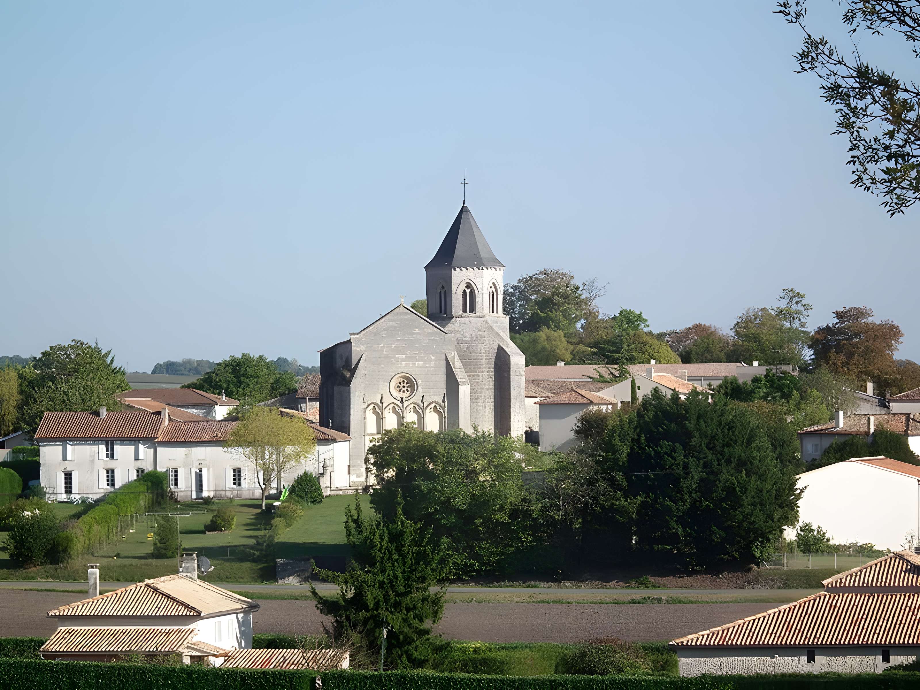 Église Saint-Pierre-ès-Liens de Champagnac 
