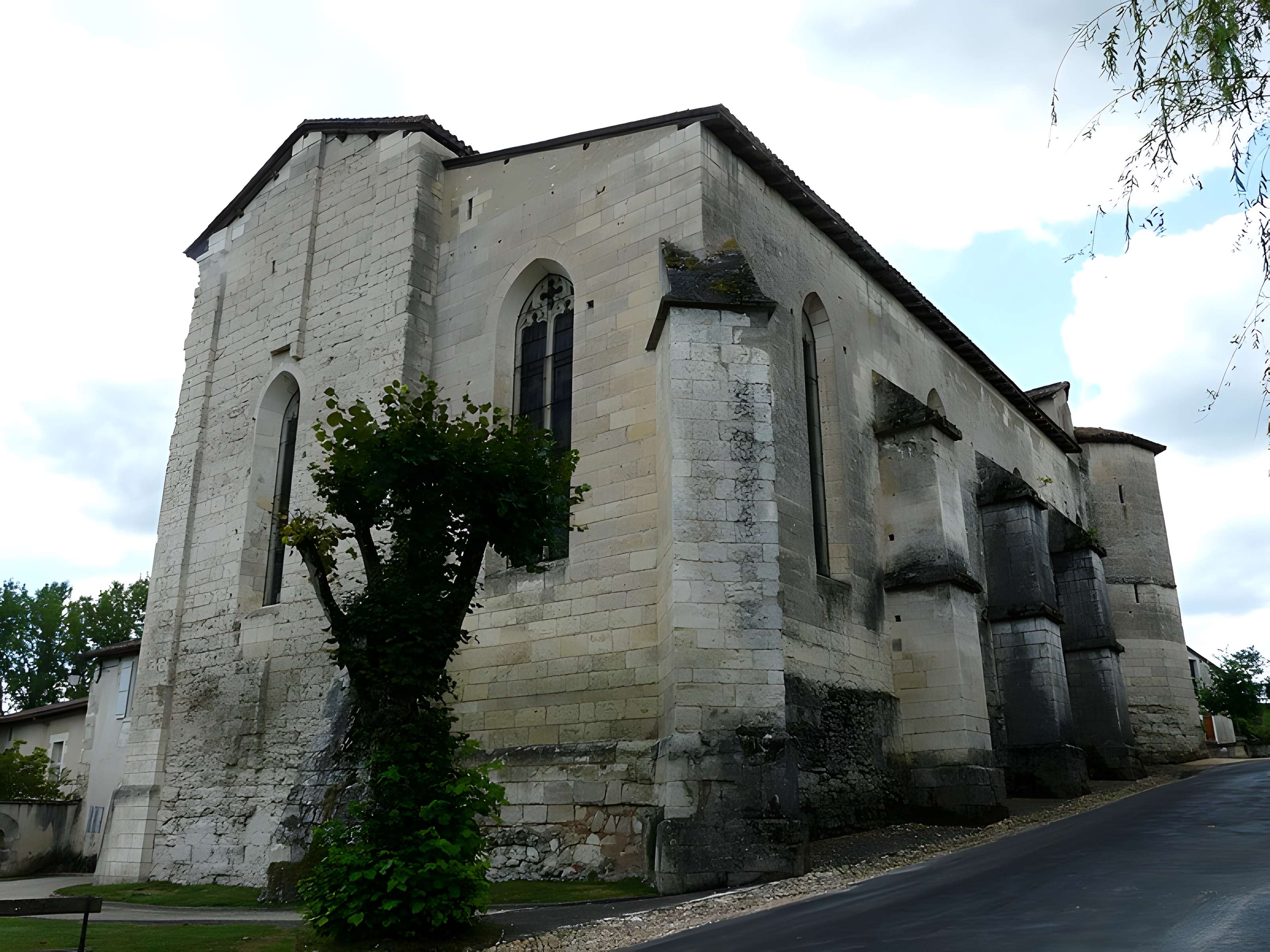 Église Saint-Pierre-ès-liens de Chantérac