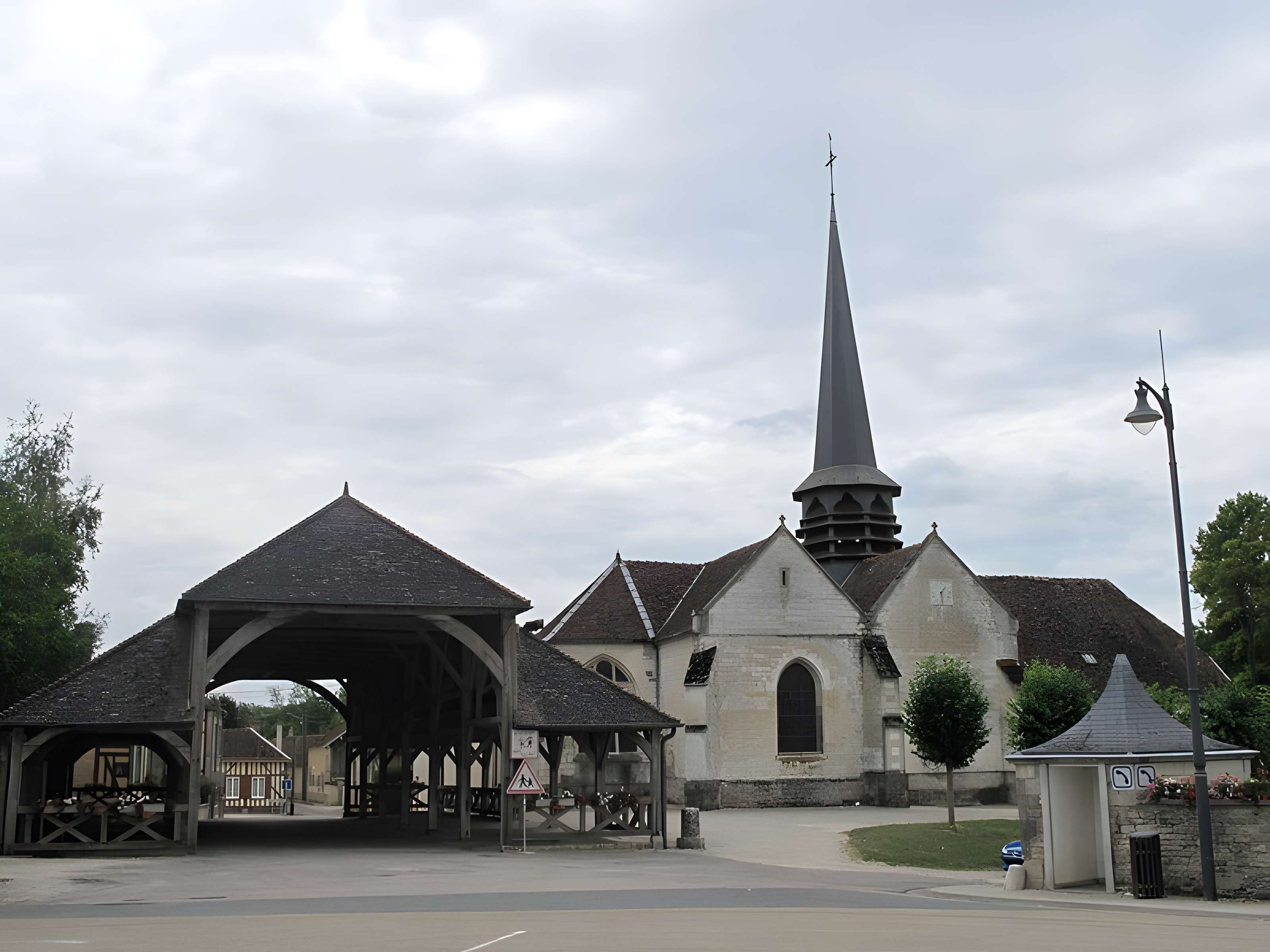 Église Saint-Pierre-ès-Liens de Lesmont 
