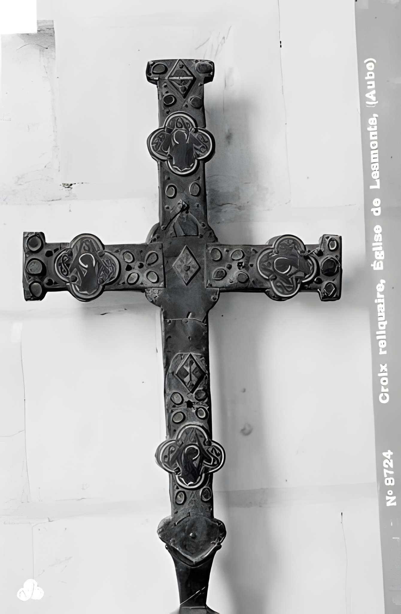 Église Saint-Pierre-ès-Liens de Lesmont