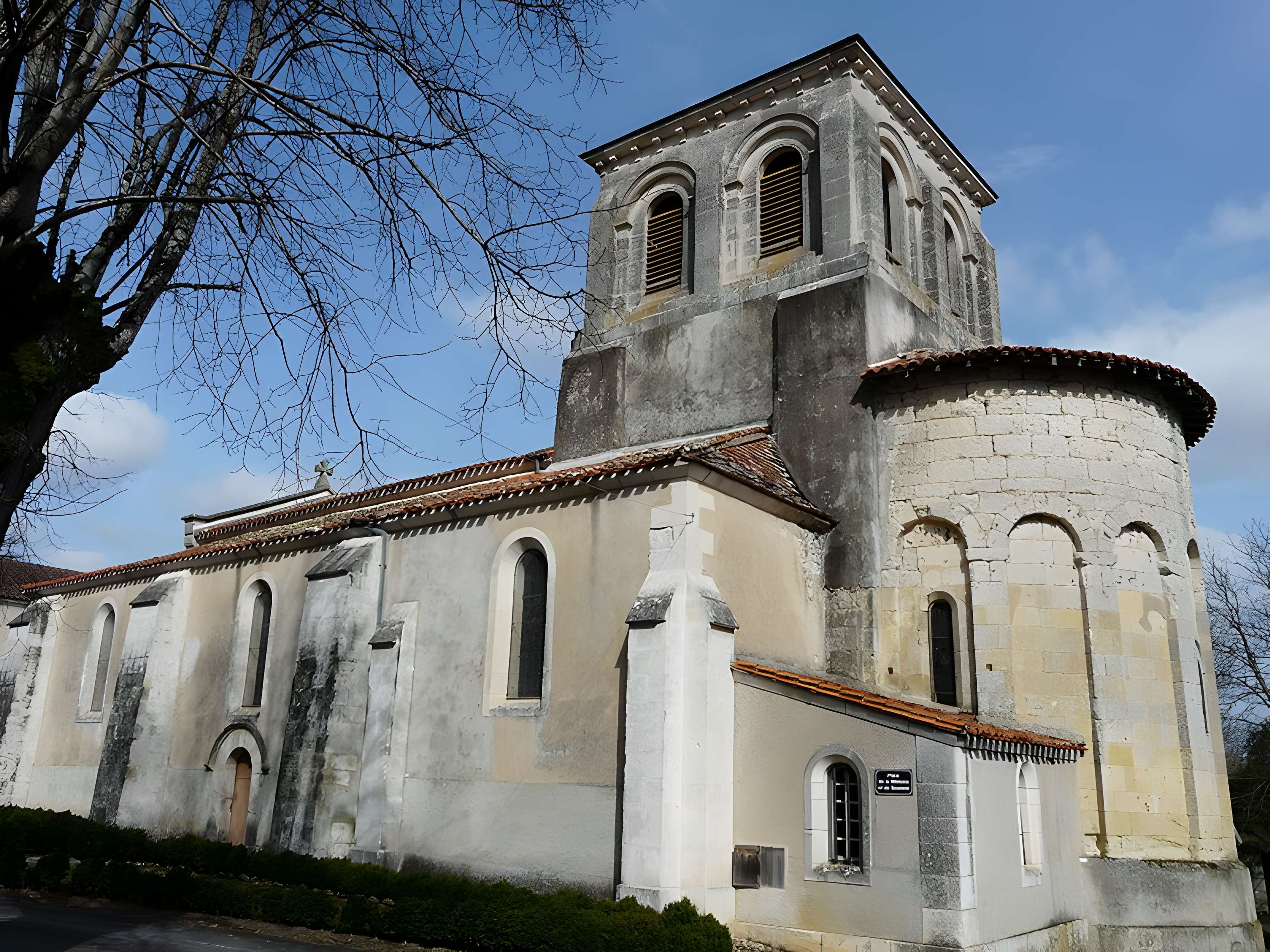 Église Saint-Pierre-ès-Liens de Montrem