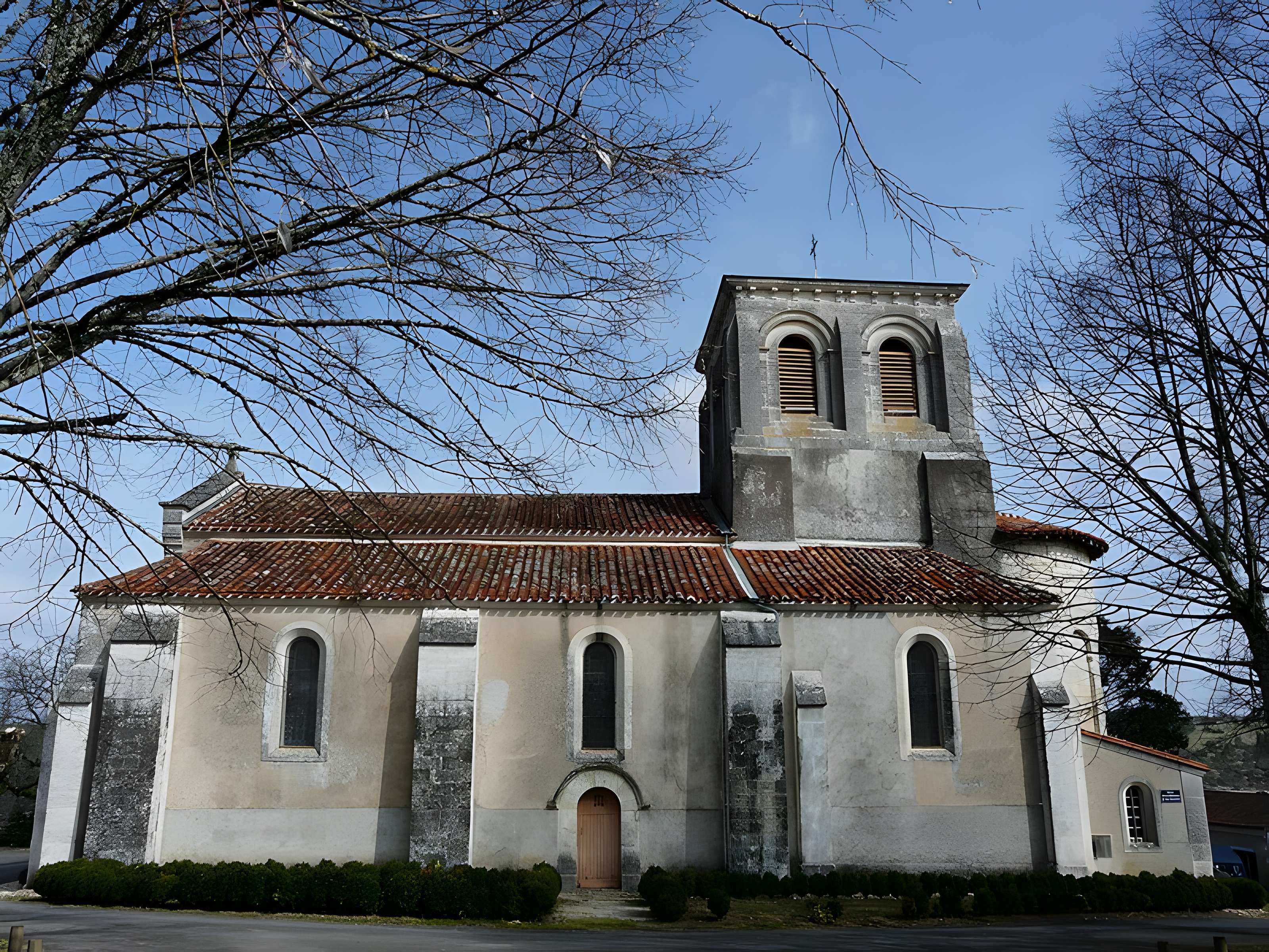 Église Saint-Pierre-ès-Liens de Montrem