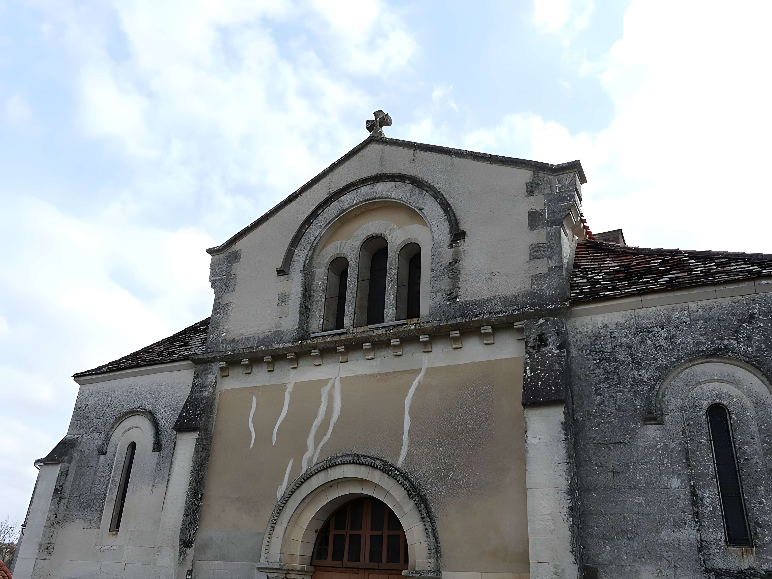 Église Saint-Pierre-ès-Liens de Montrem
