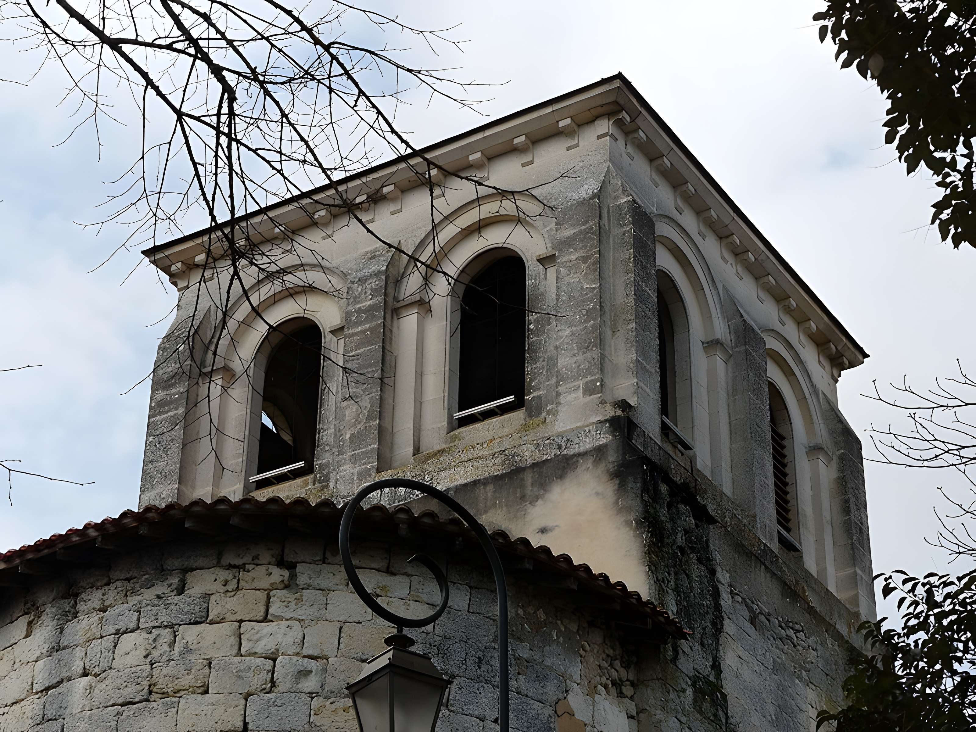Église Saint-Pierre-ès-Liens de Montrem