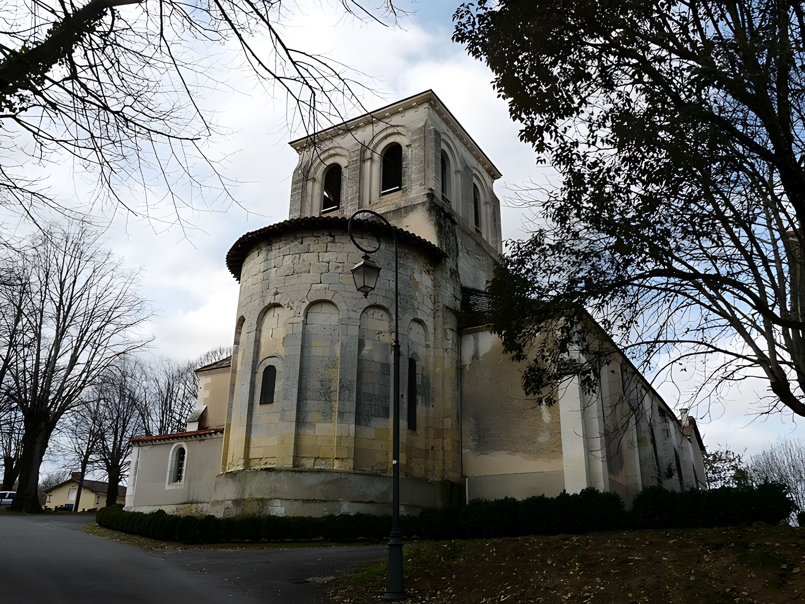 Église Saint-Pierre-ès-Liens de Montrem