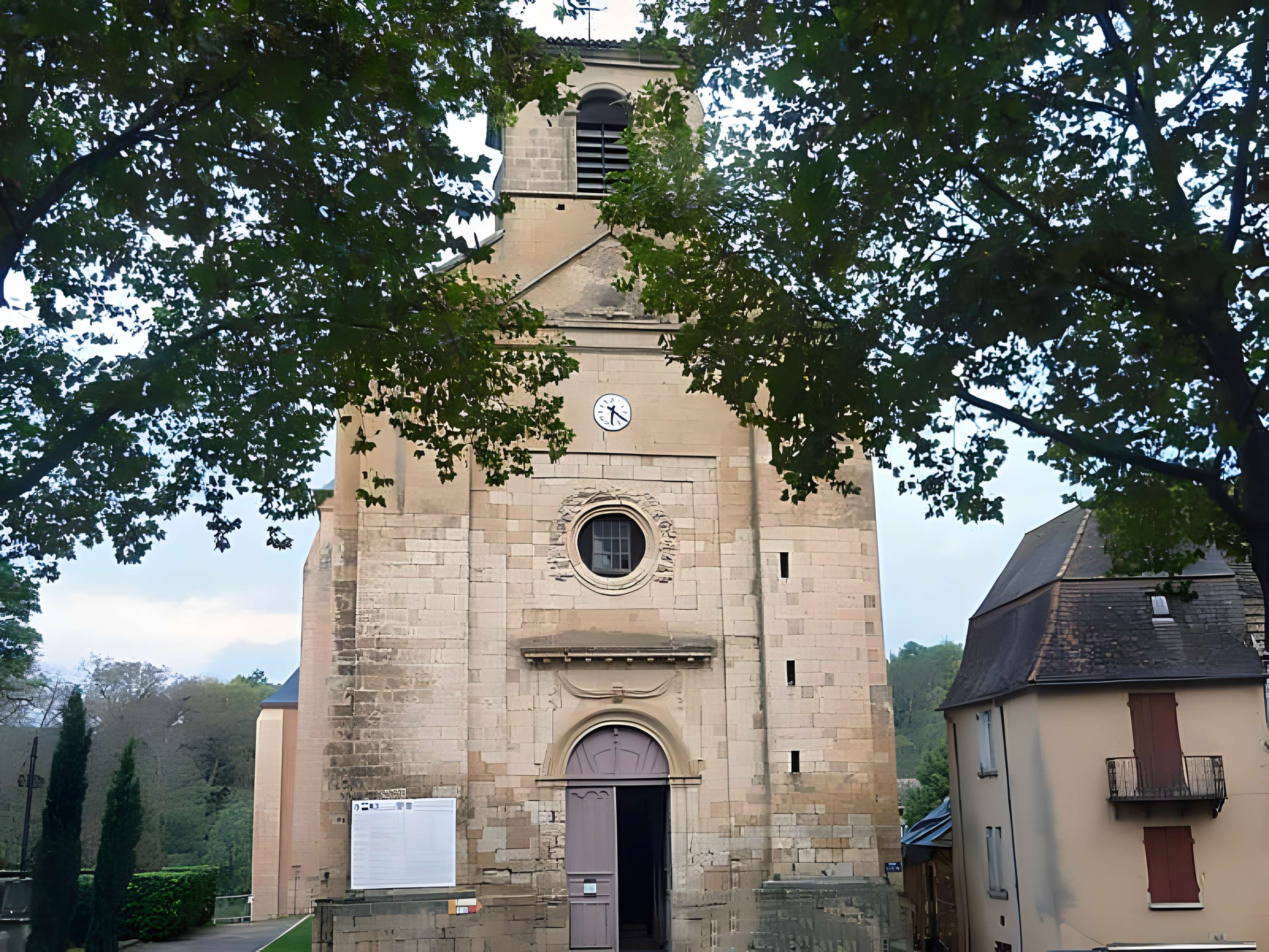 Église Saint-Pierre-ès-Liens de Sainte-Alvère