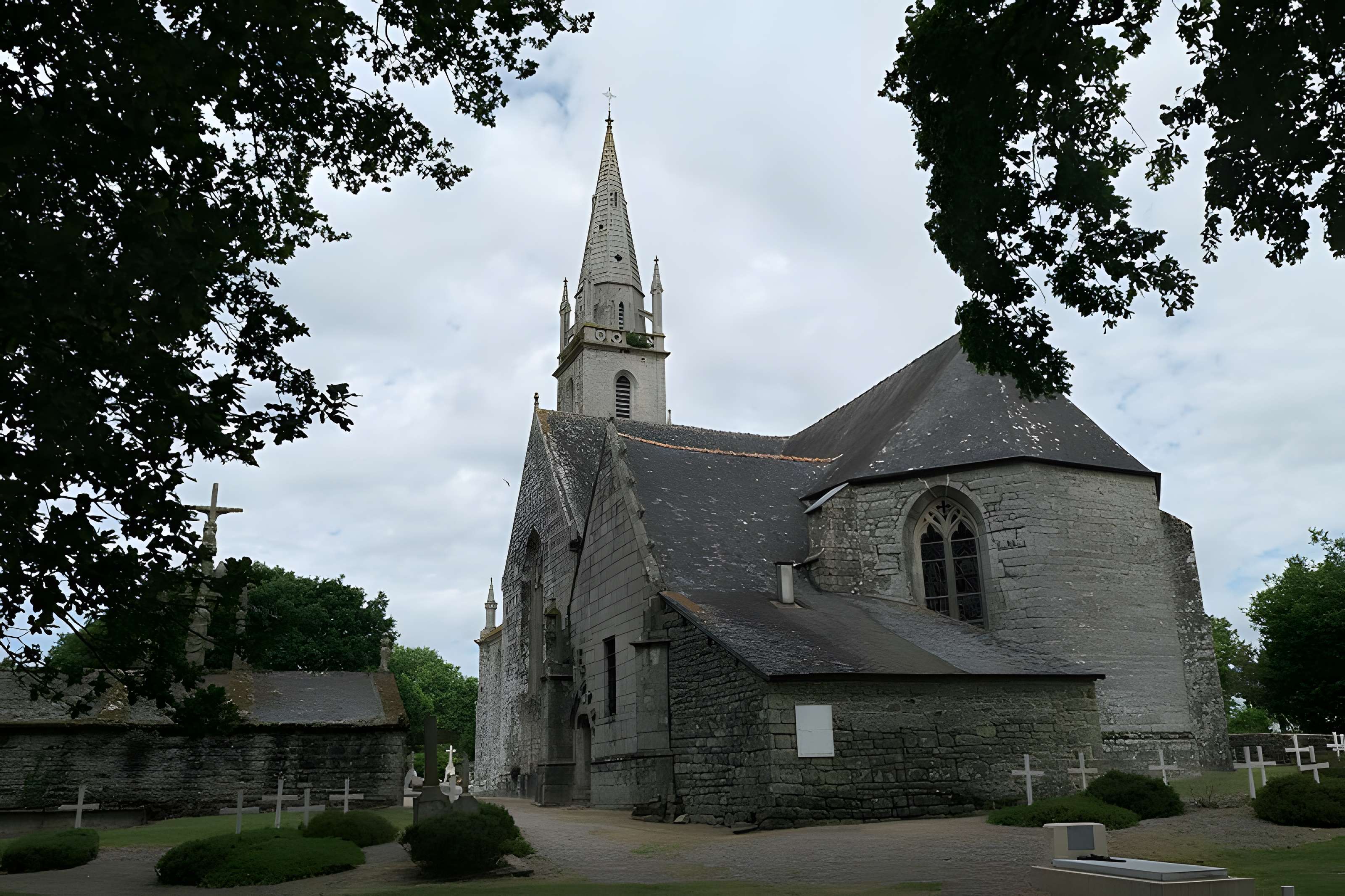 Église Saint-Pierre-et-Saint-Jean-Baptiste de Guéhenno