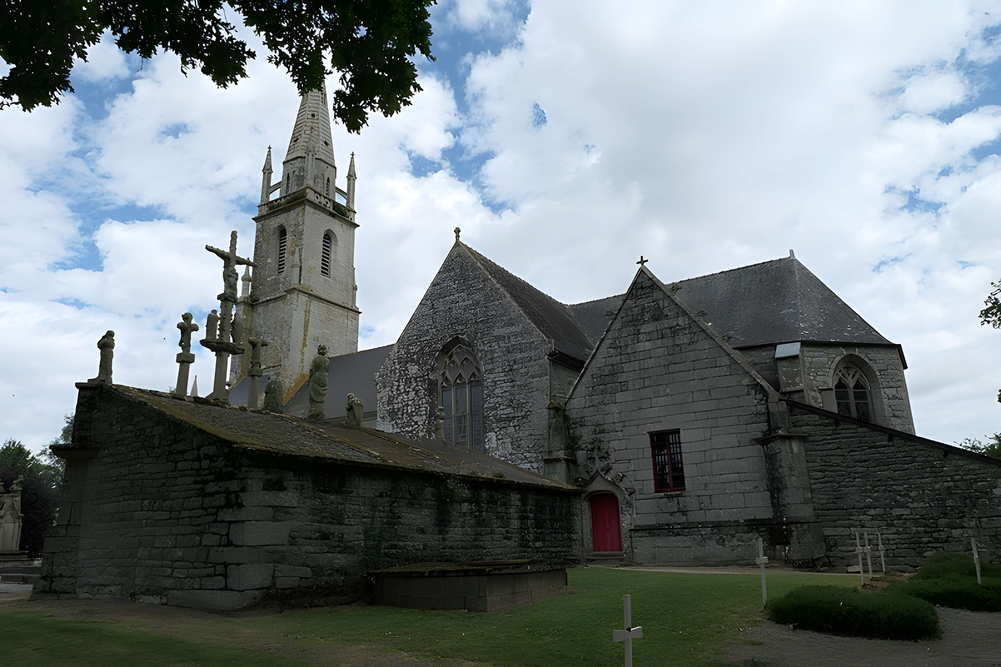 Église Saint-Pierre-et-Saint-Jean-Baptiste de Guéhenno