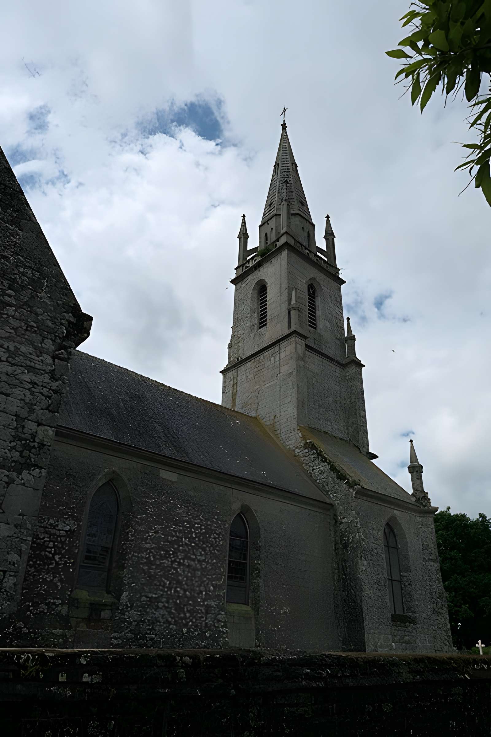 Église Saint-Pierre-et-Saint-Jean-Baptiste de Guéhenno