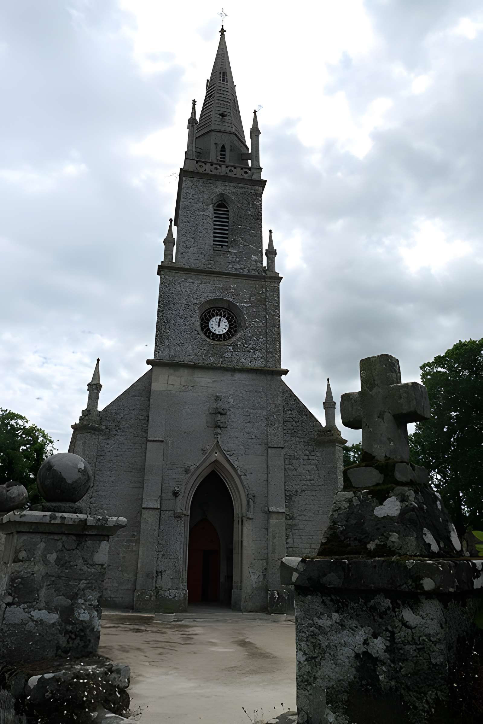Église Saint-Pierre-et-Saint-Jean-Baptiste de Guéhenno