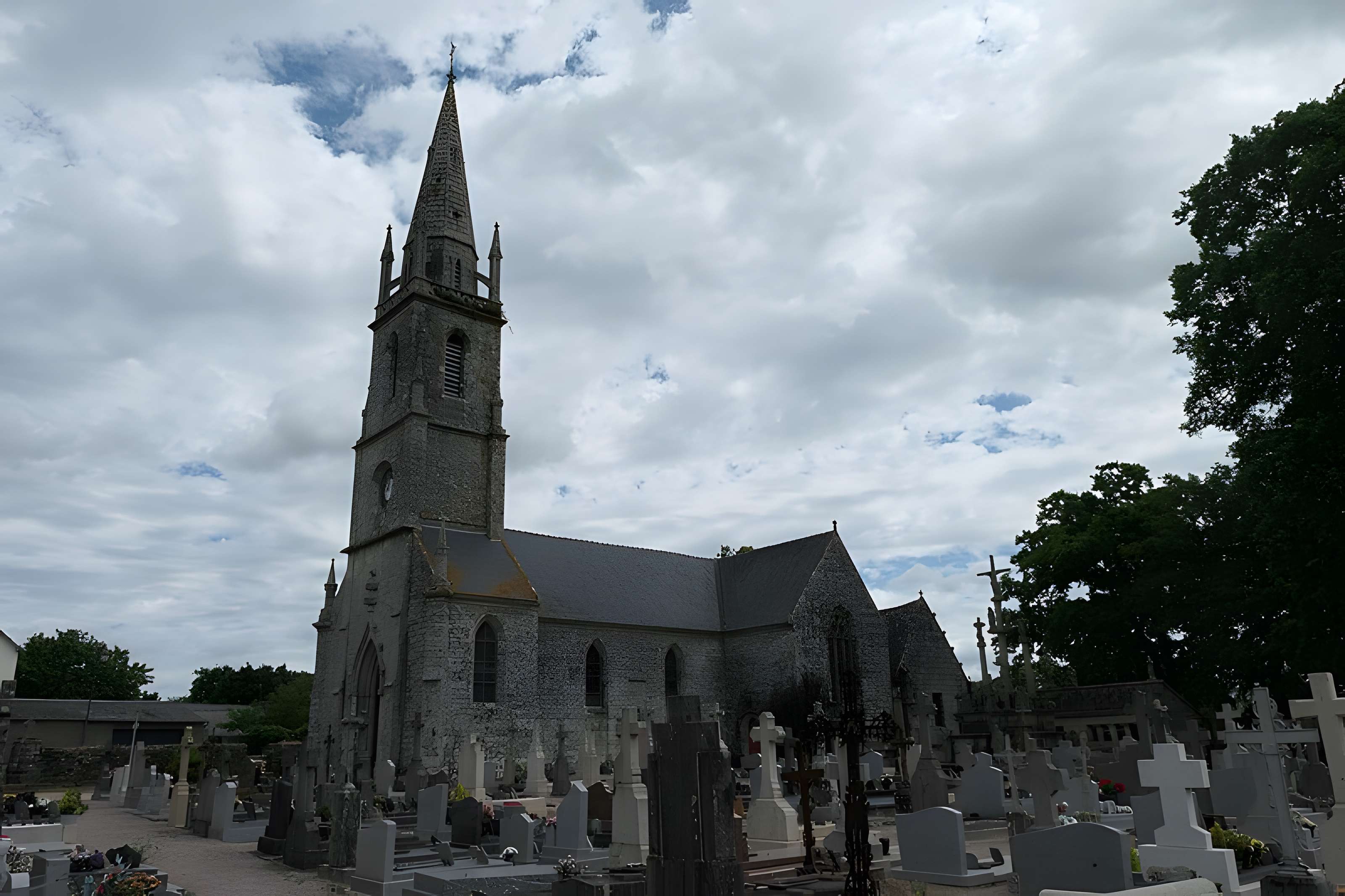Église Saint-Pierre-et-Saint-Jean-Baptiste de Guéhenno