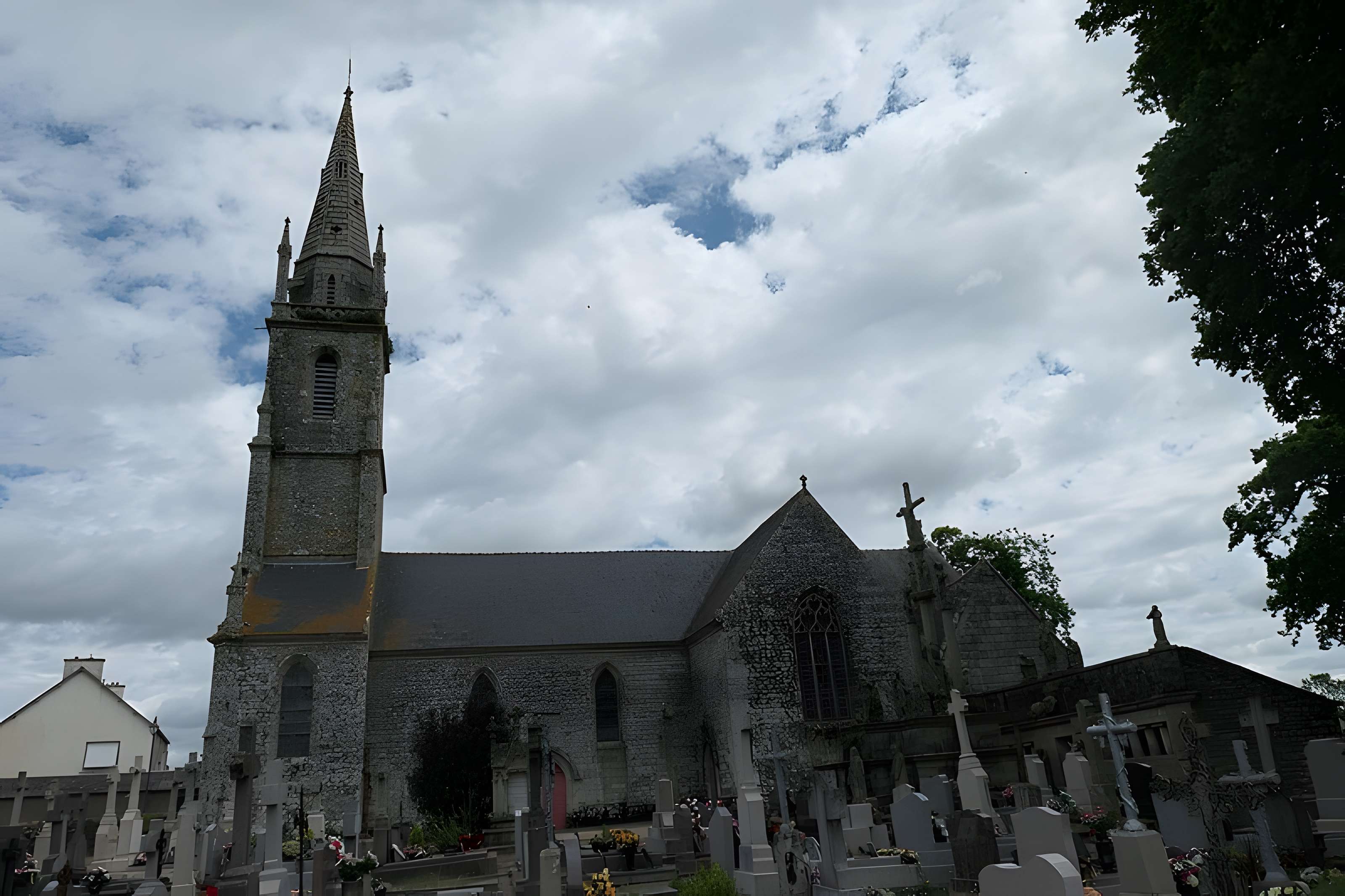 Église Saint-Pierre-et-Saint-Jean-Baptiste de Guéhenno