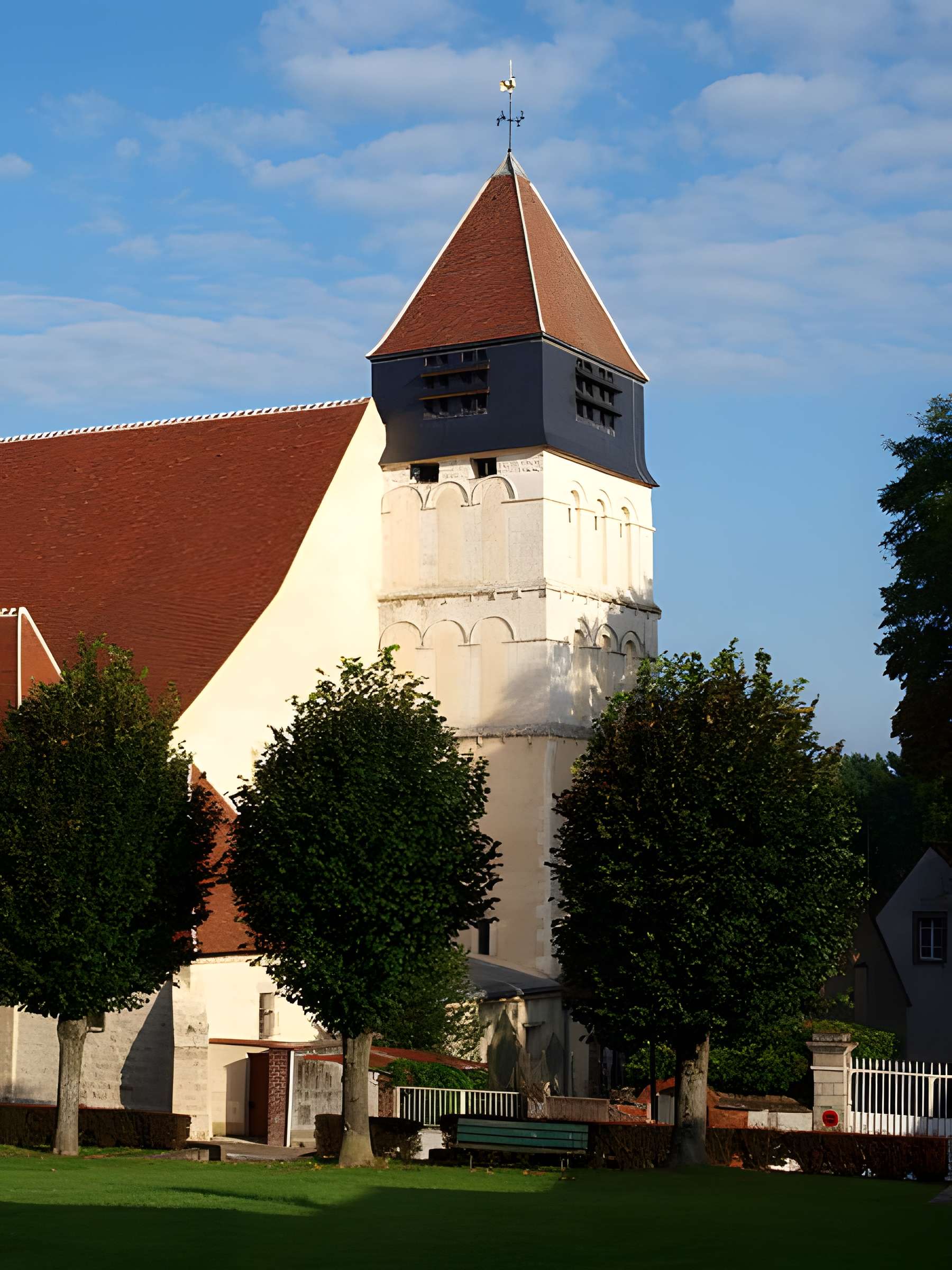 Église Saint-Pierre-et-Saint-Paul de Courtenay