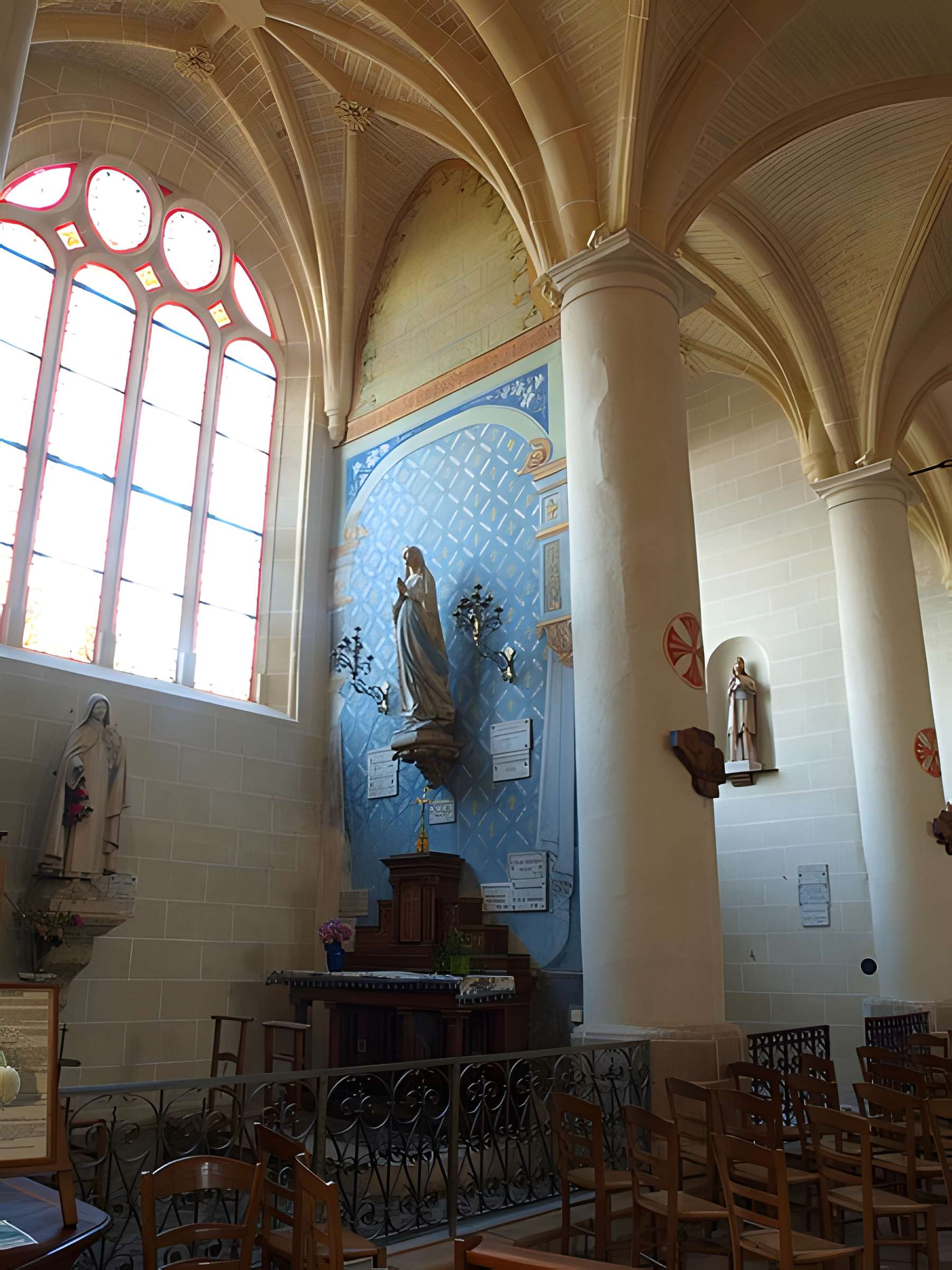 Église Saint-Pierre-et-Saint-Paul de Courtenay