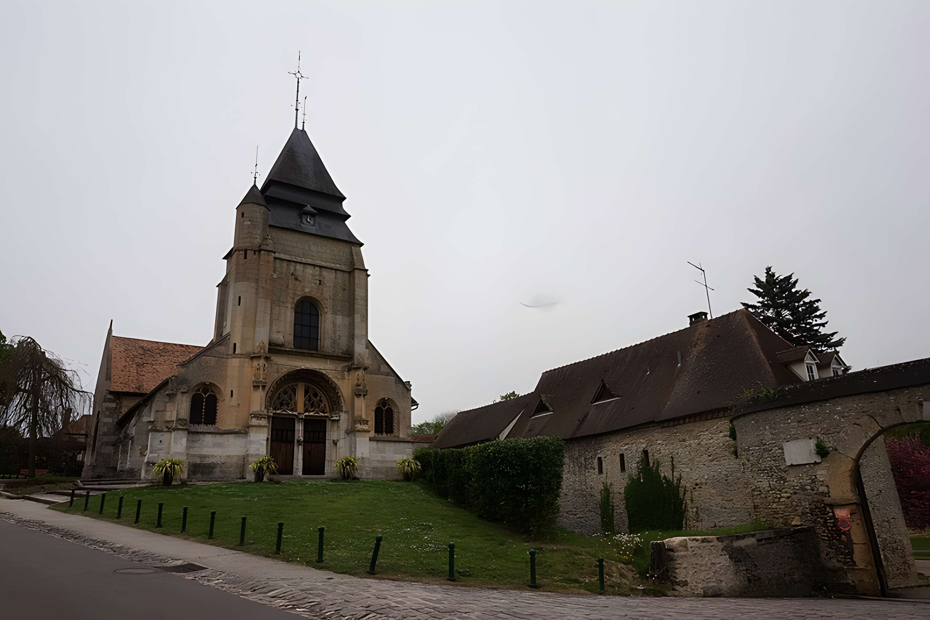 Église Saint-Pierre-et-Saint-Paul de Ménilles