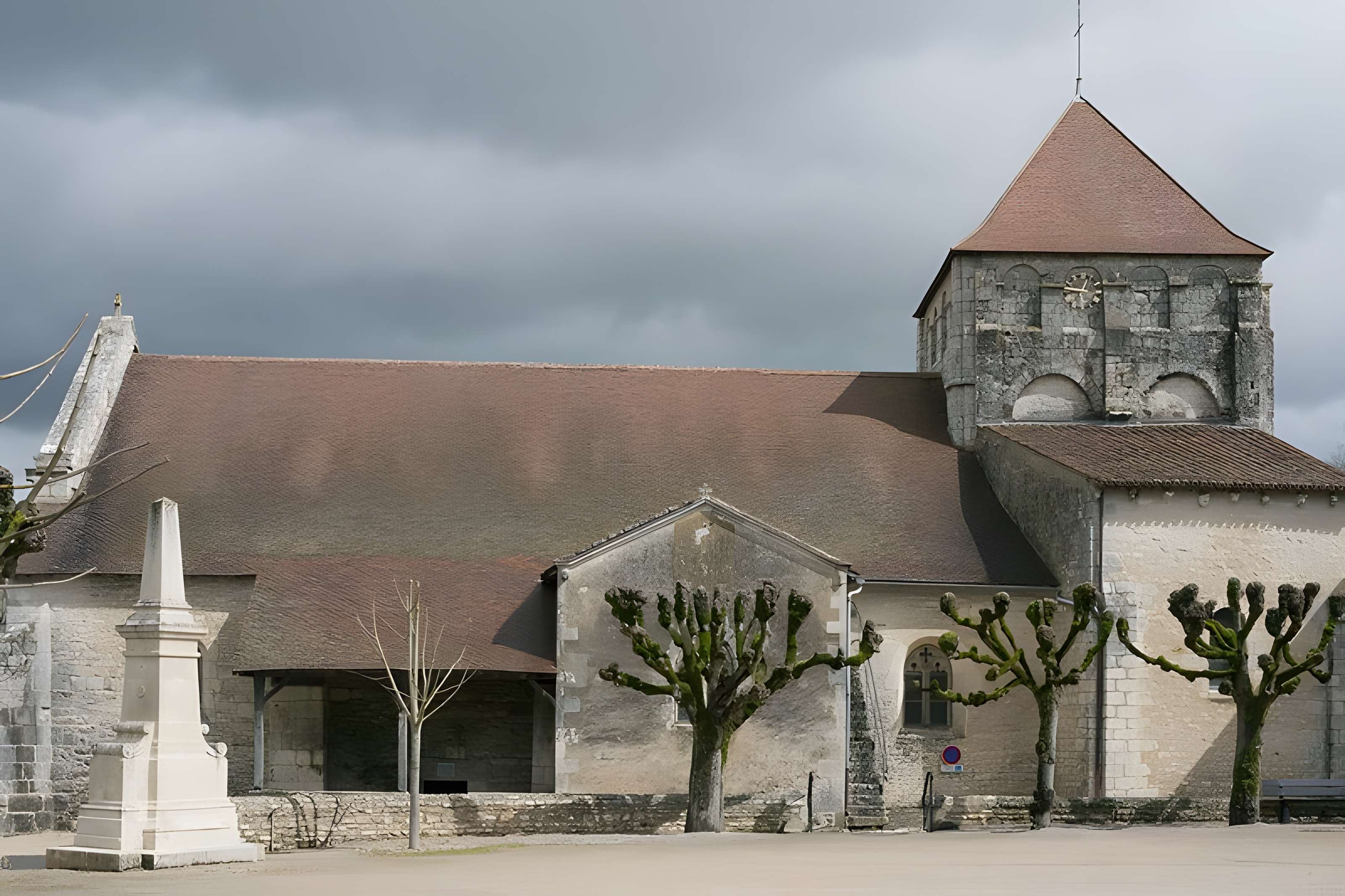 Église Saint-Pierre-et-Saint-Paul d'Usson-du-Poitou