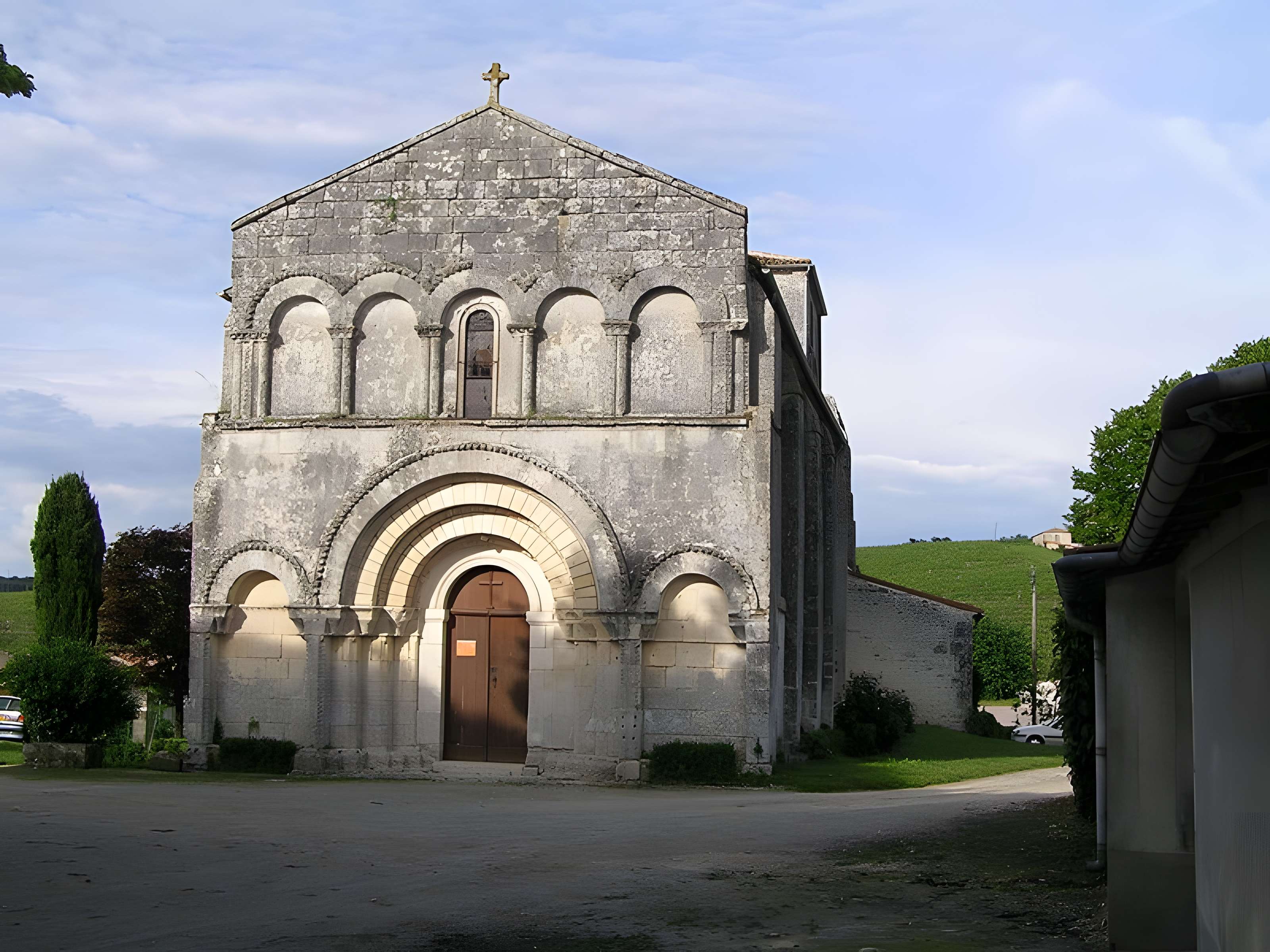 Église Saint-Pierre-Saint-Laurent de Touzac 