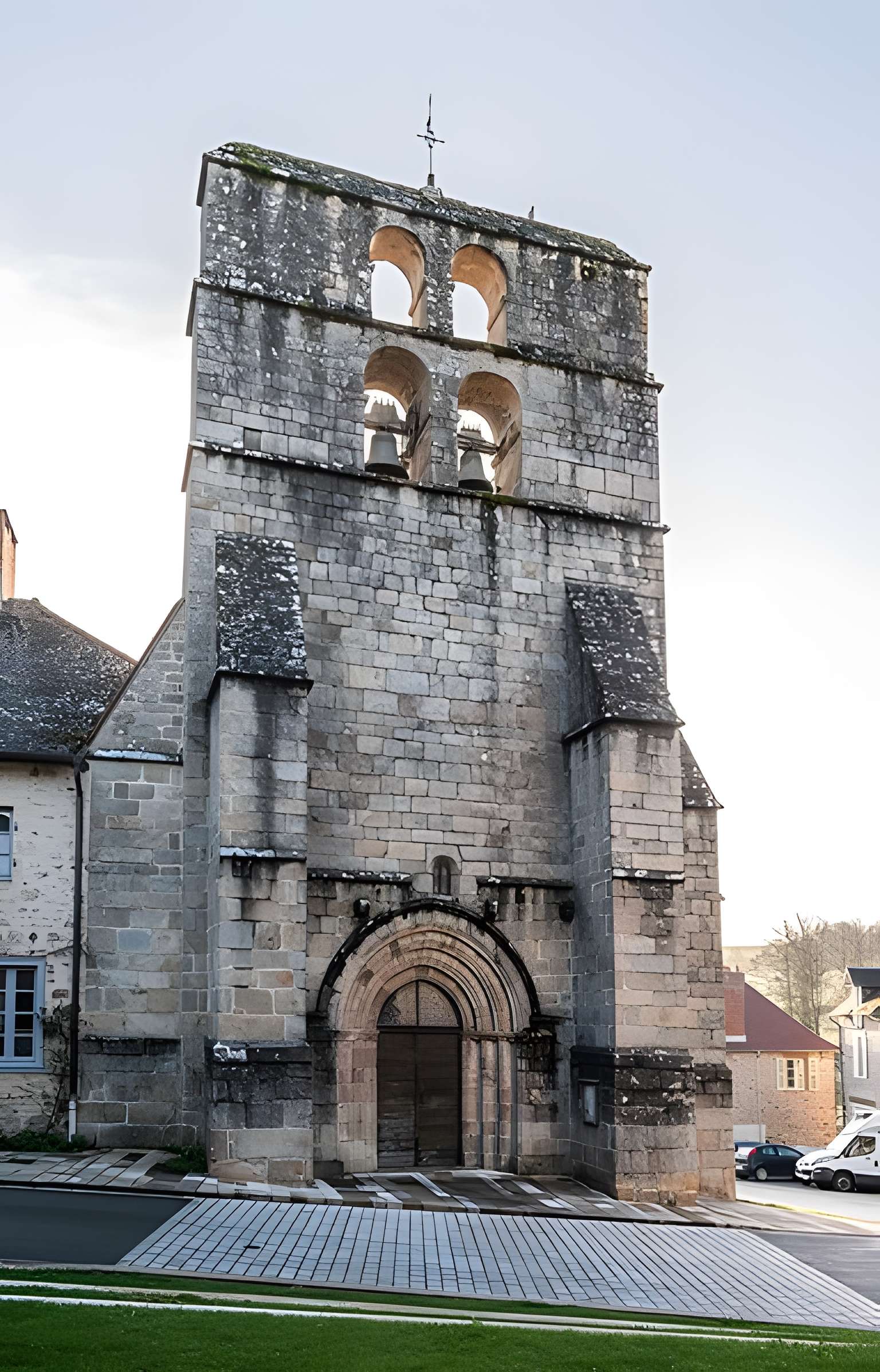 Église Saint-Priest de Saint-Priest-Ligoure