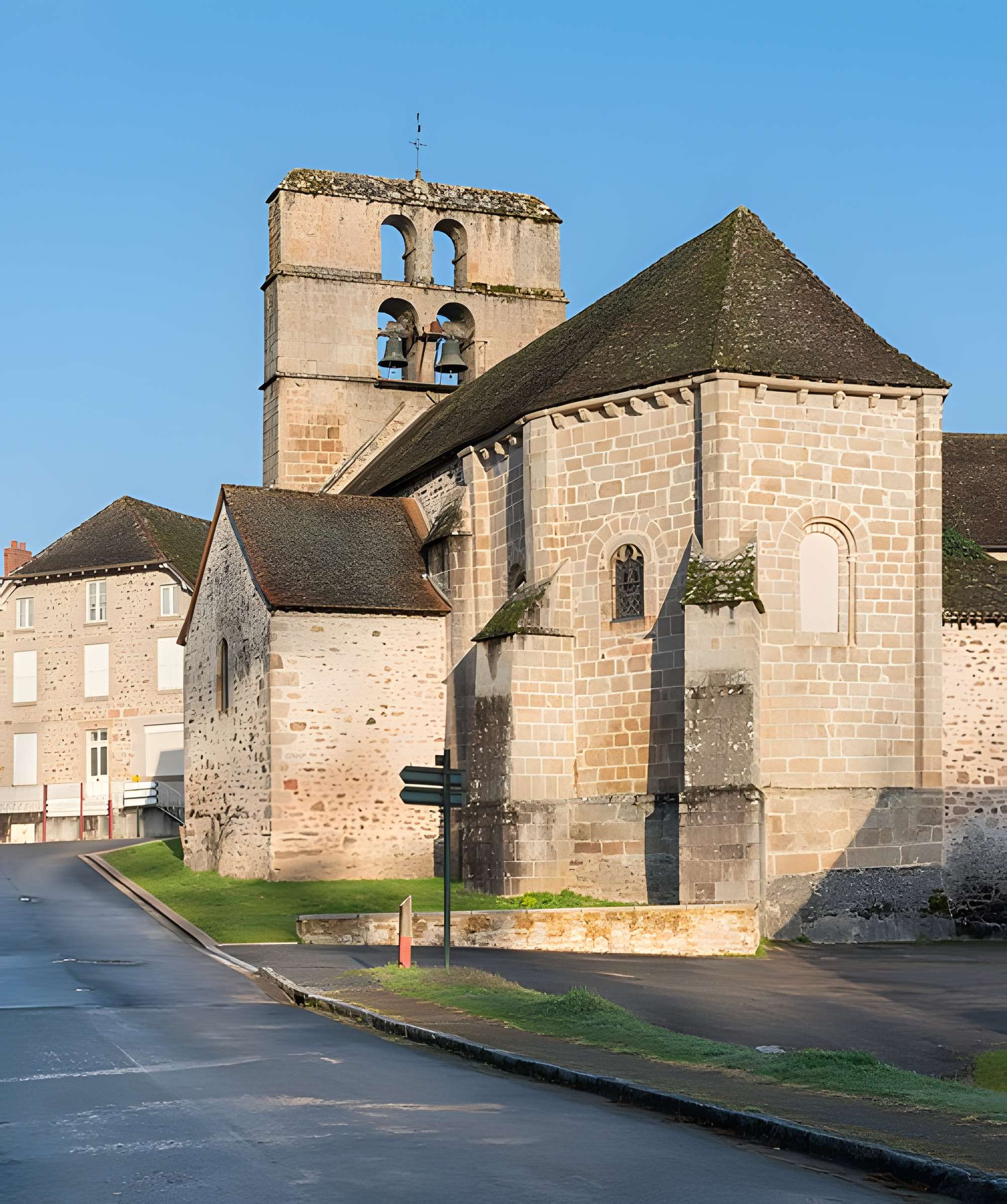 Église Saint-Priest de Saint-Priest-Ligoure