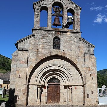 Église Saint-Privat de Laval-Atger et croix