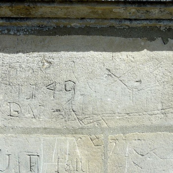 Photo de Église Saint-Quentin de Nucourt et croix