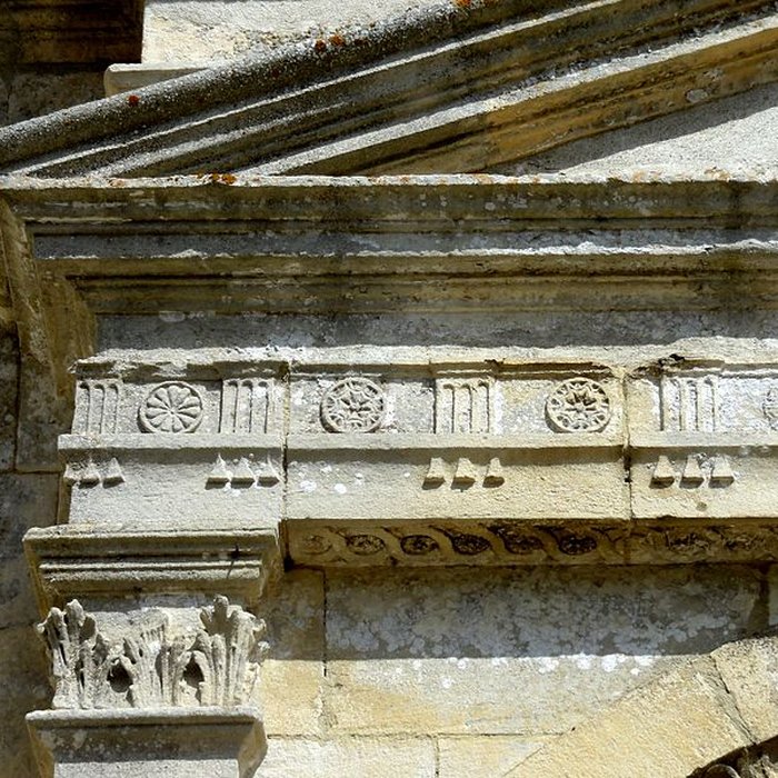 Photo de Église Saint-Quentin de Nucourt et croix