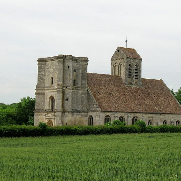 Photo de Église Saint-Quentin de Nucourt et croix