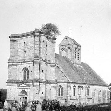 Église Saint-Quentin de Nucourt et croix