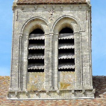 Église Saint-Quentin de Nucourt et croix