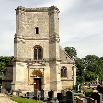 Église Saint-Quentin de Nucourt et croix