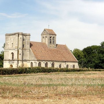Église Saint-Quentin de Nucourt et croix